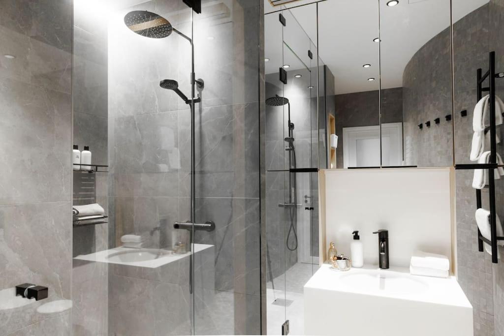 Spacious 2BR apartment on Bulevardi view 2