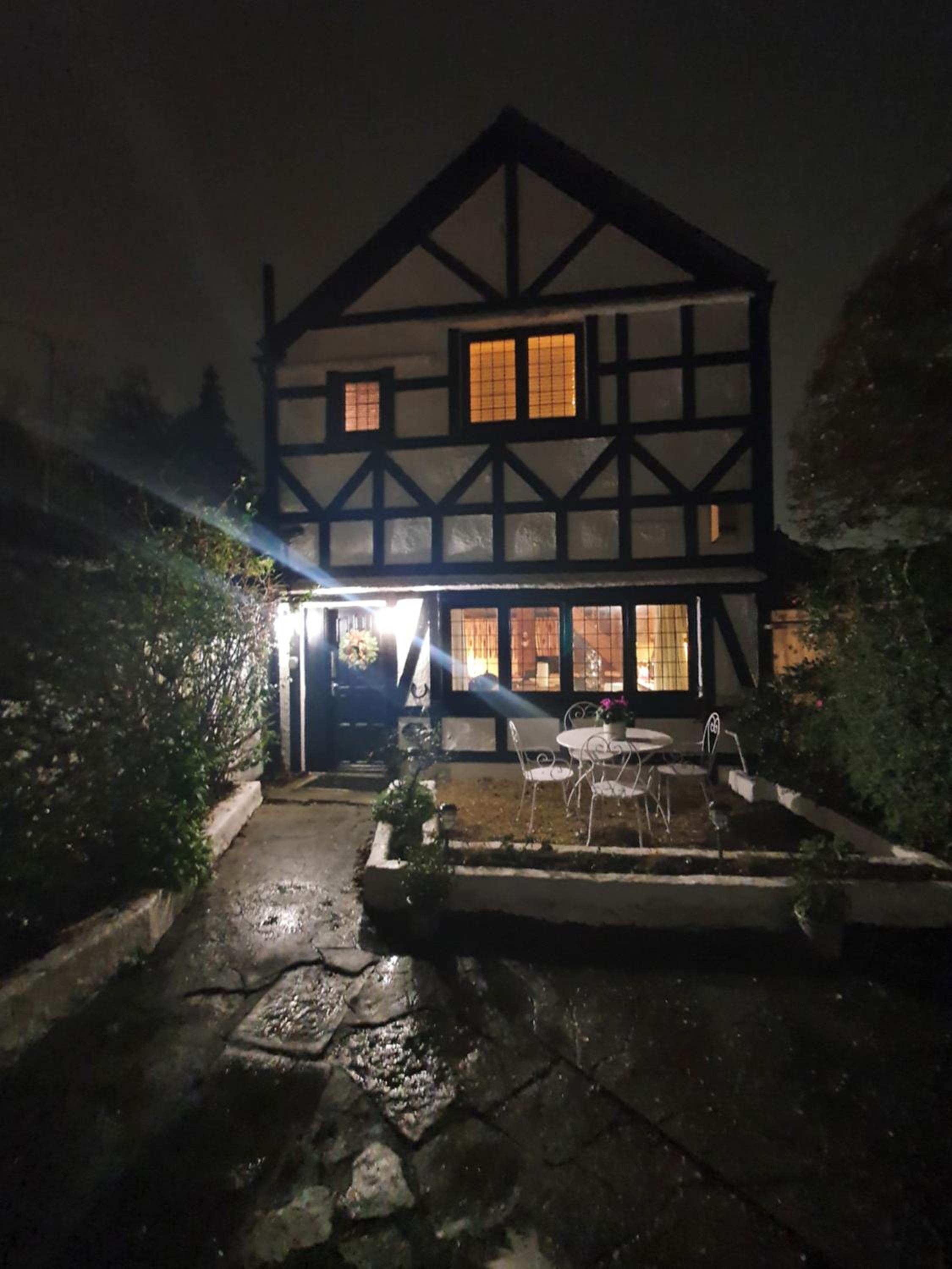 Bournemouth secluded cottage 10mins walk to beach view 2