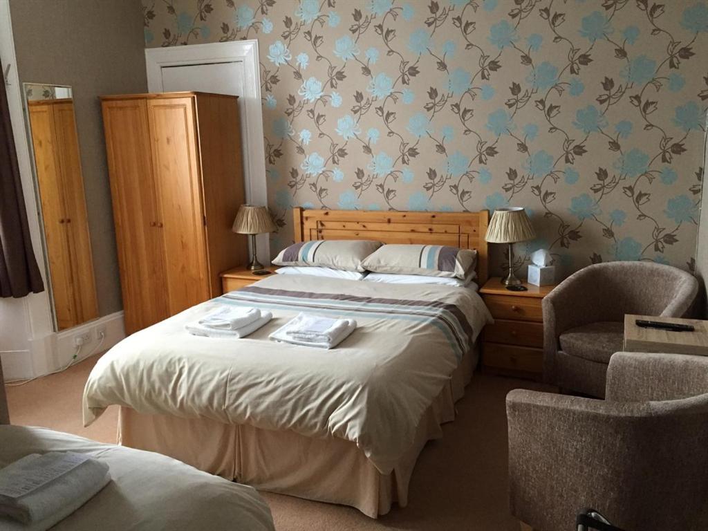 Heidl Guest House partner with Grampian Hotel view 2