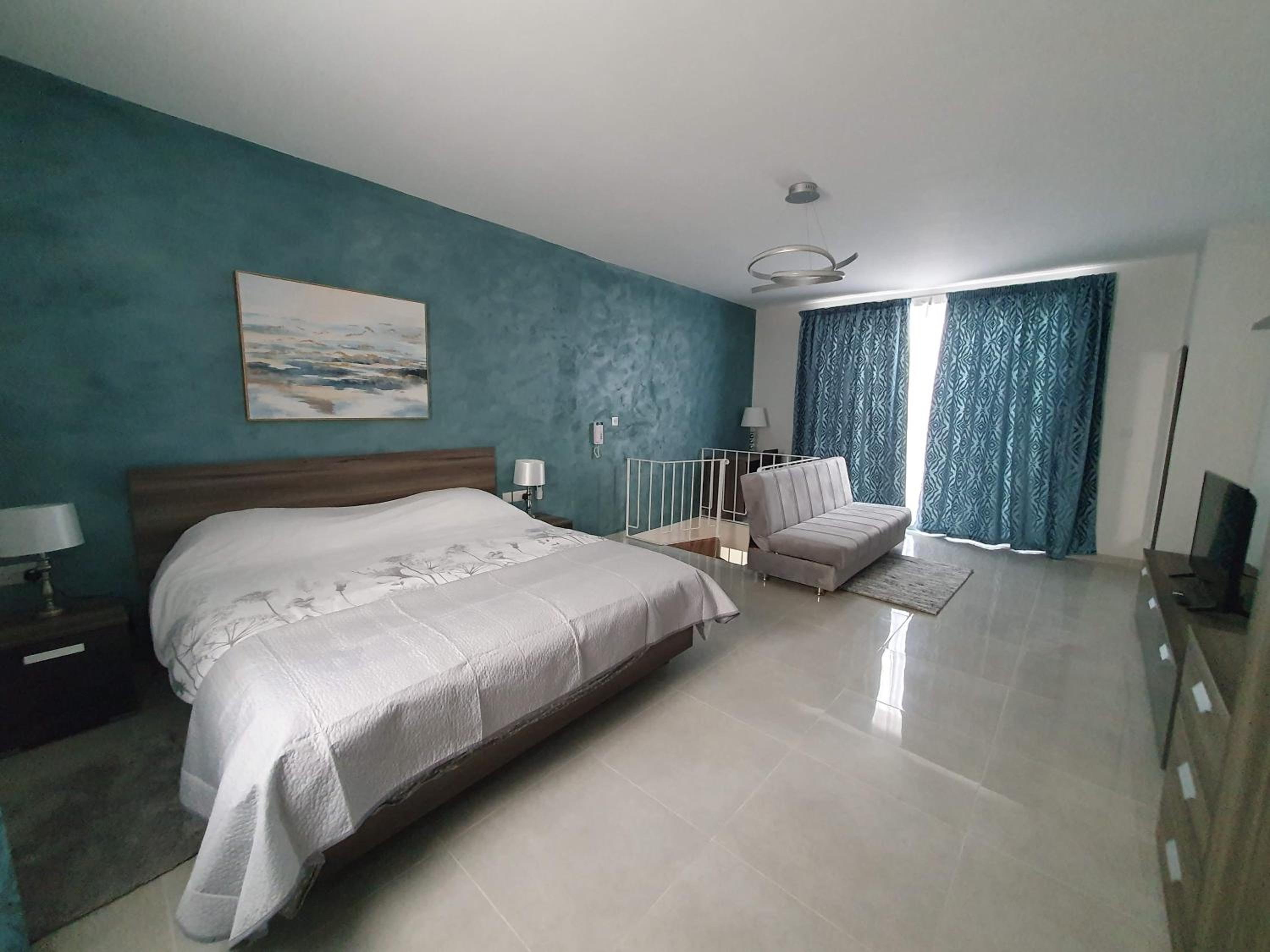 Marbella Holiday Apartments - Seafront - Wifi view 5
