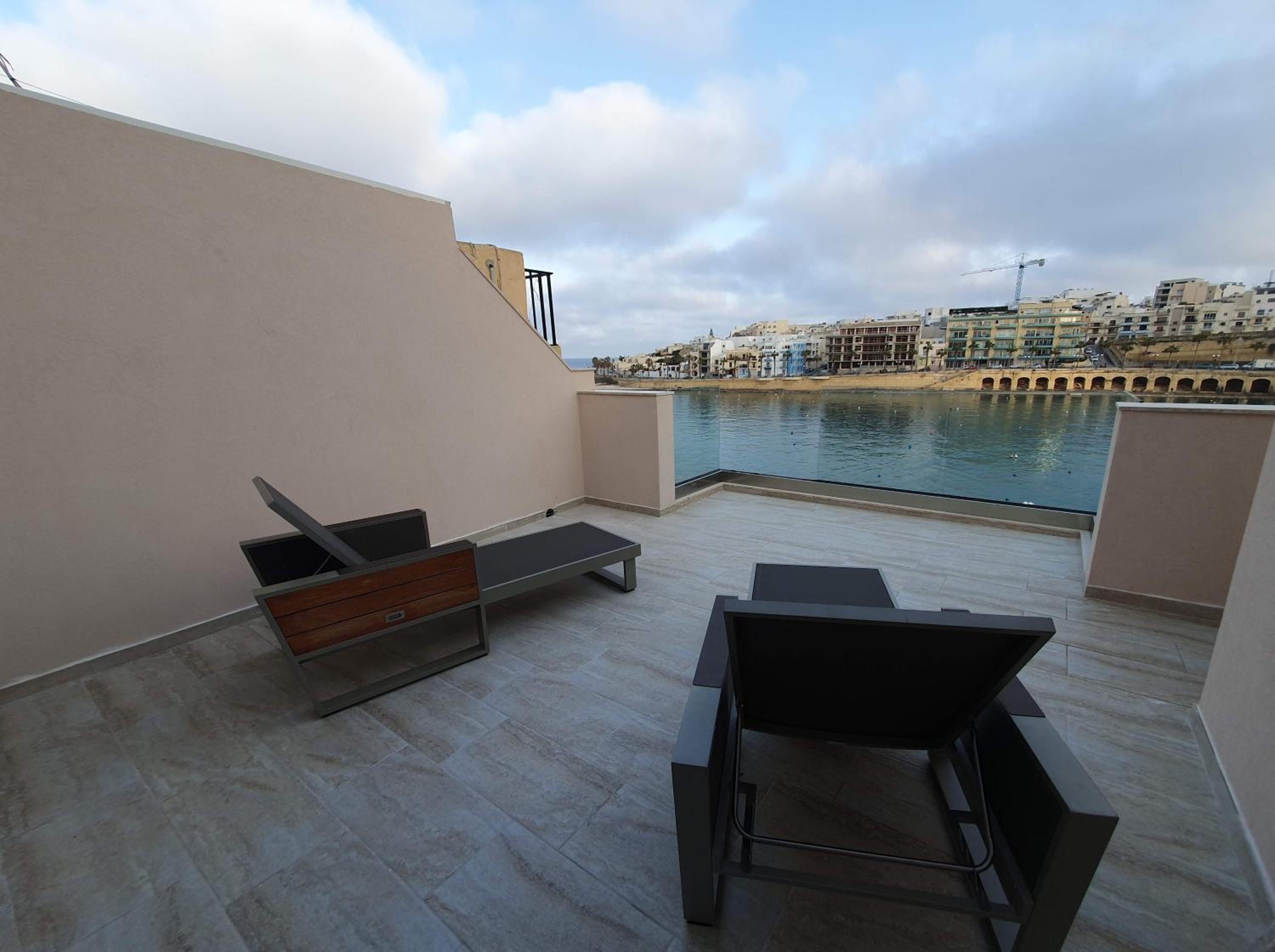 Marbella Holiday Apartments - Seafront - Wifi view 3