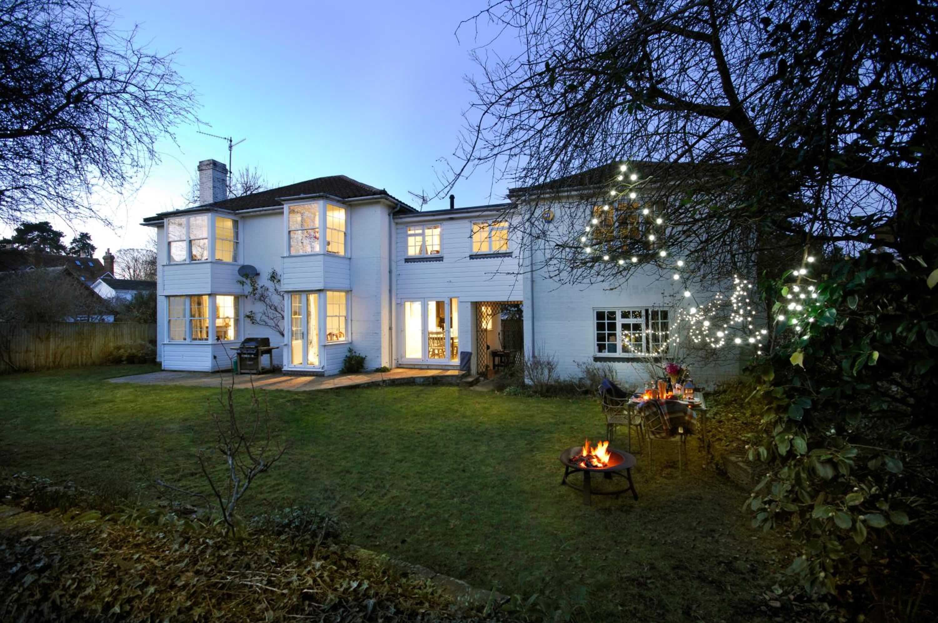 Montpellier House, Centrally Located, Large Garden view 3