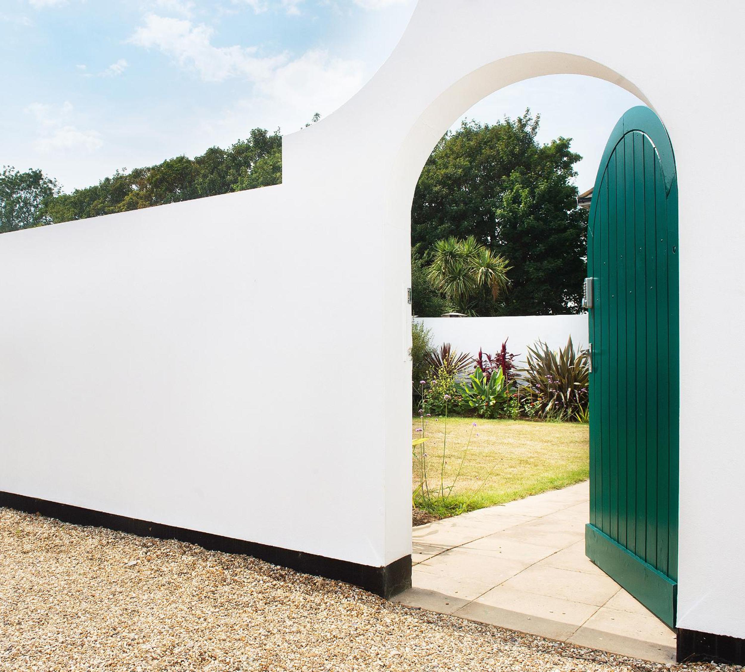 Art Deco Coastal Apartment with Private Garden view 2
