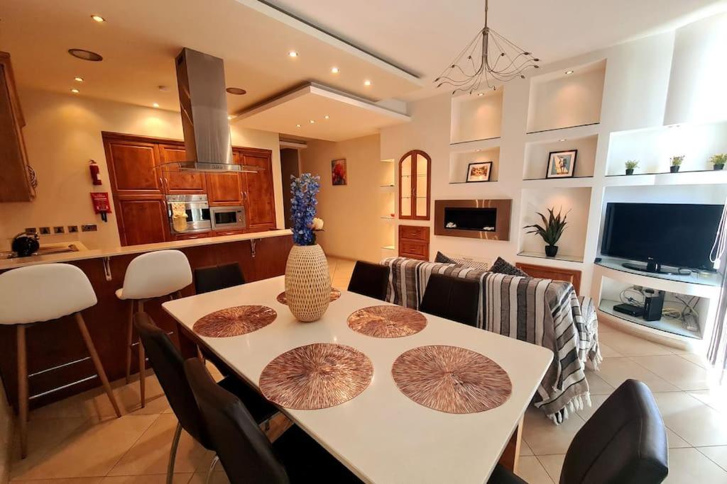Seaview 2 Bedroom Ap. in Spinola photo 4