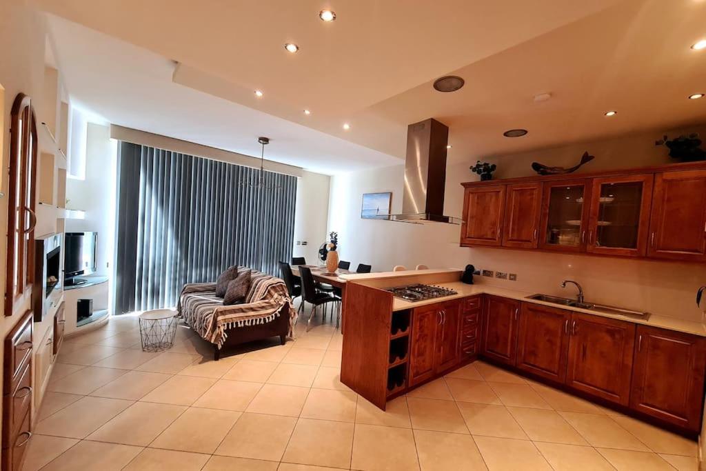 Seaview 2 Bedroom Ap. in Spinola photo 2