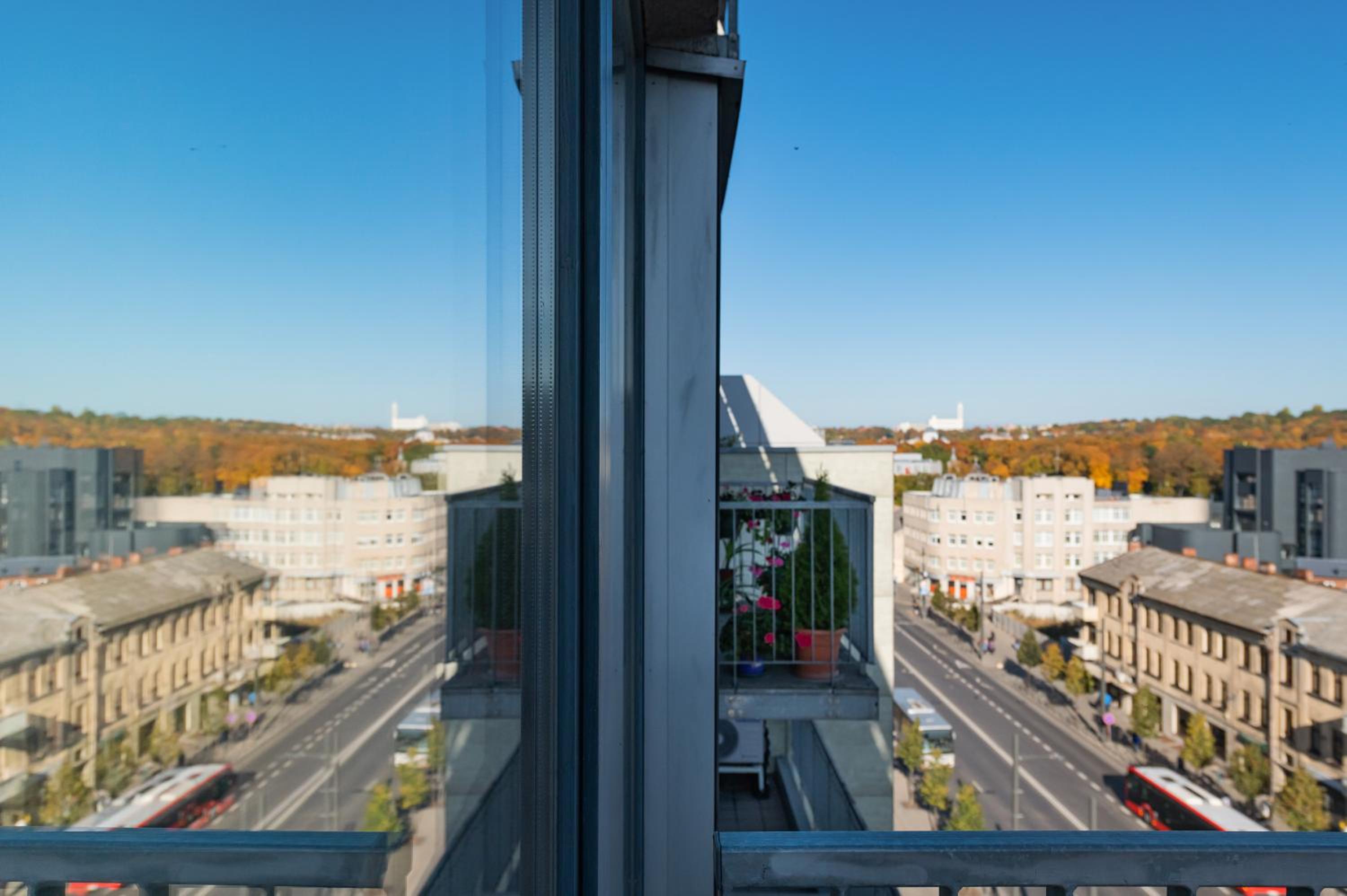 Panoramic city centre apartment by Polo Apartments view 5