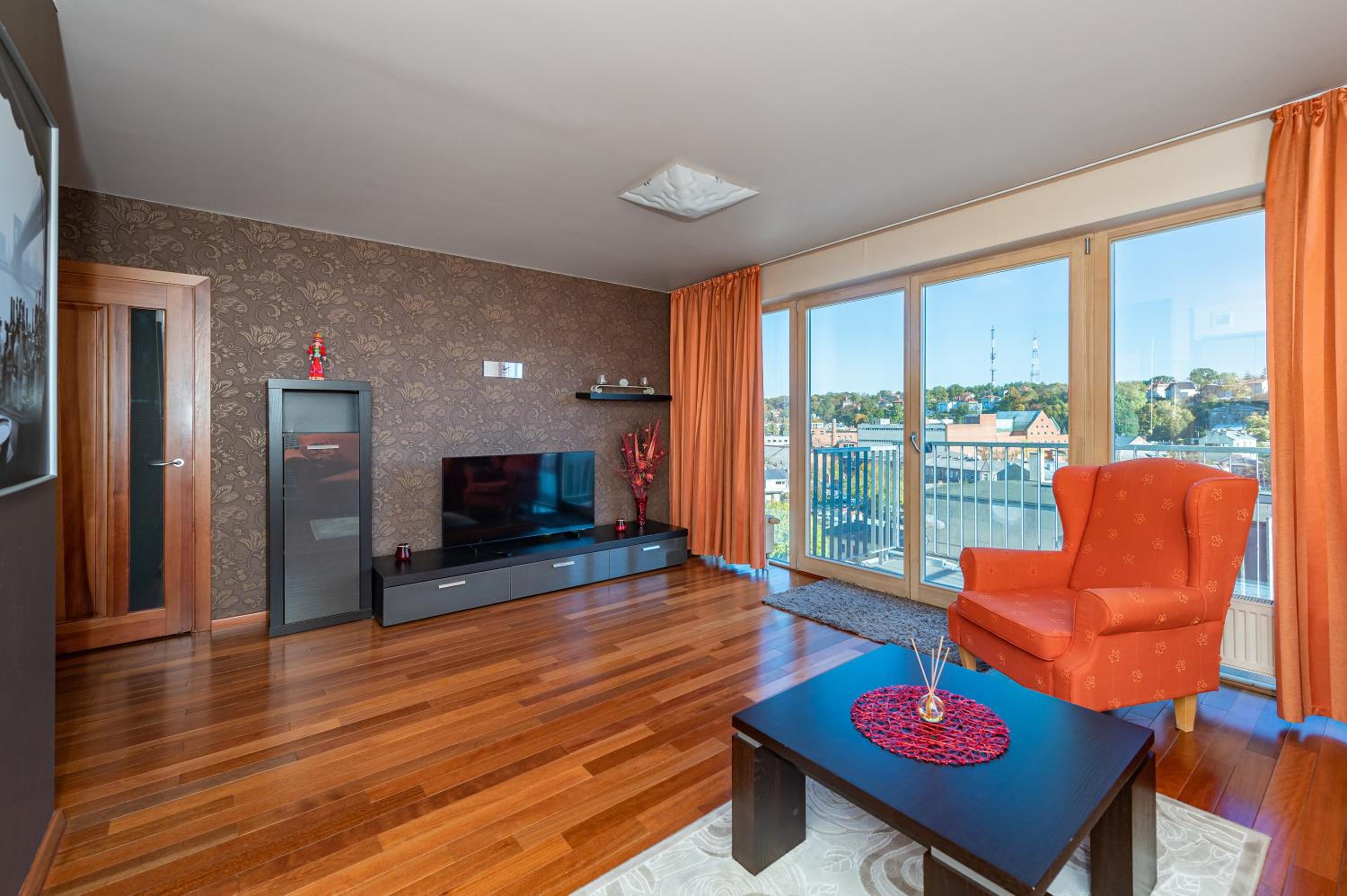 Panoramic city centre apartment by Polo Apartments view 3