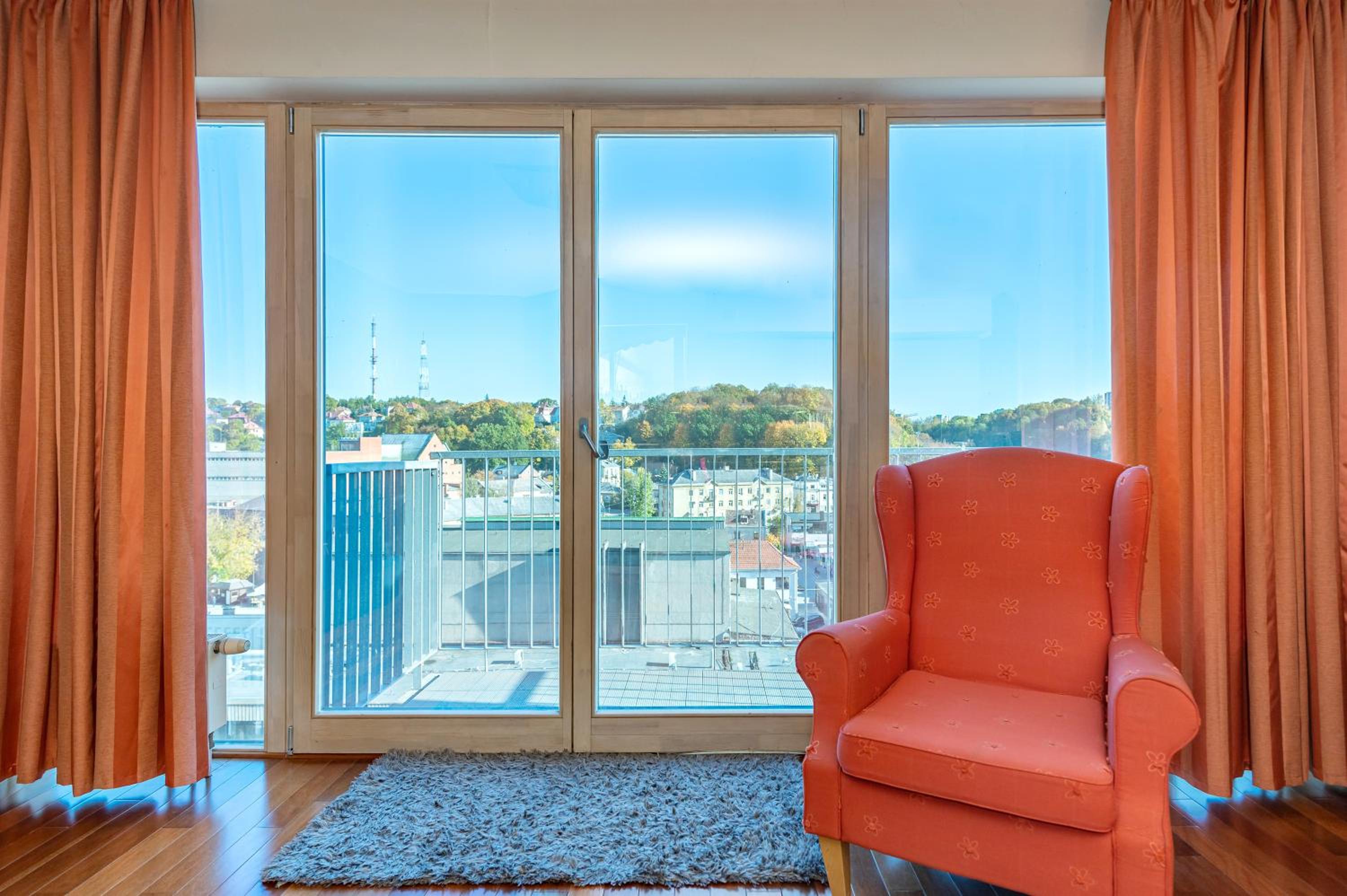 Panoramic city centre apartment by Polo Apartments view 4