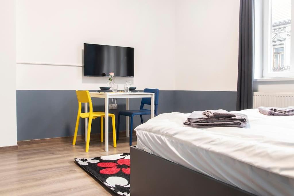 Central and Cozy Apartments K67 view 2