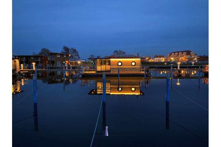 Hausboot Fjord Capella - Solarboot in Barth