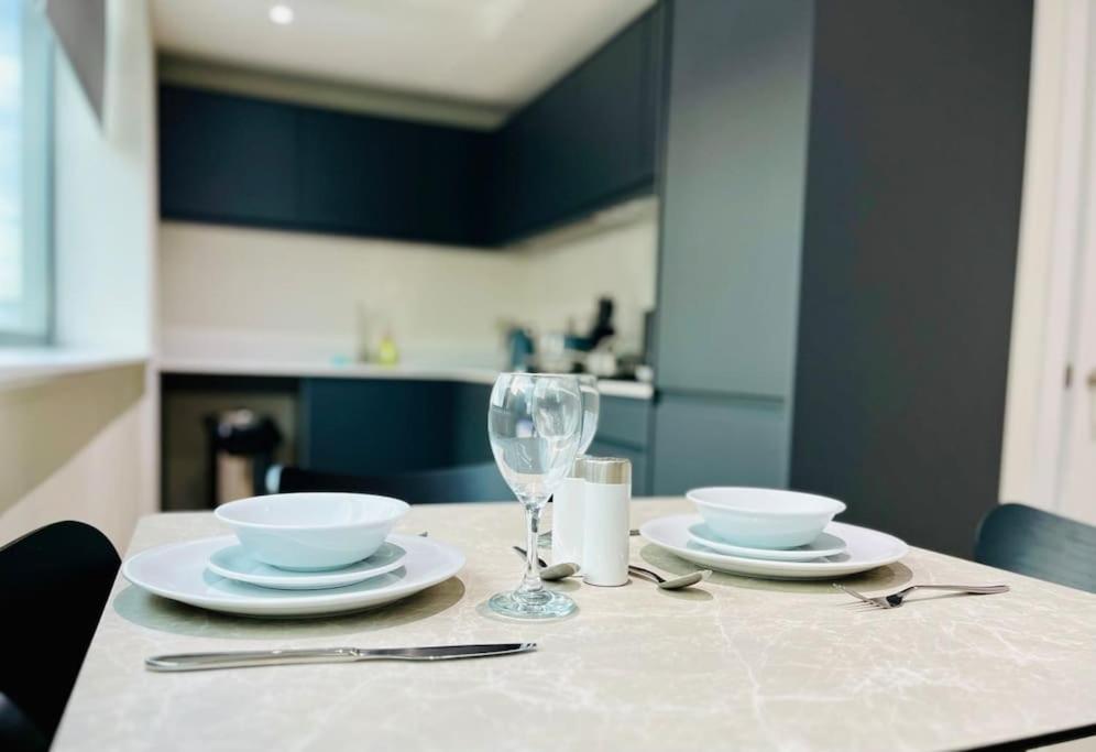 Modern one bedroom apartment near Old Trafford Stadium view 3