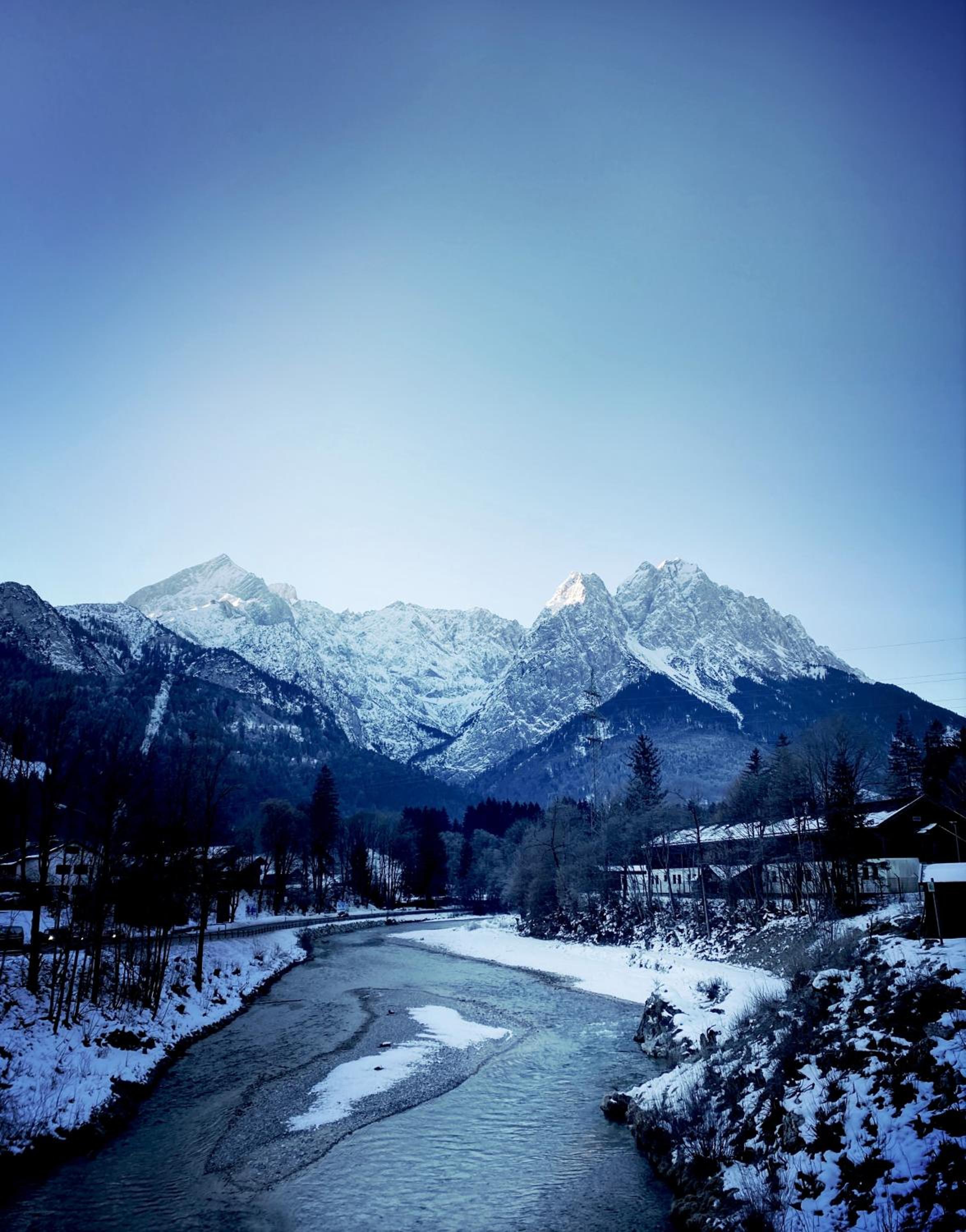 Stefan Glowacz CHALET mit traumhaftem Bergblick