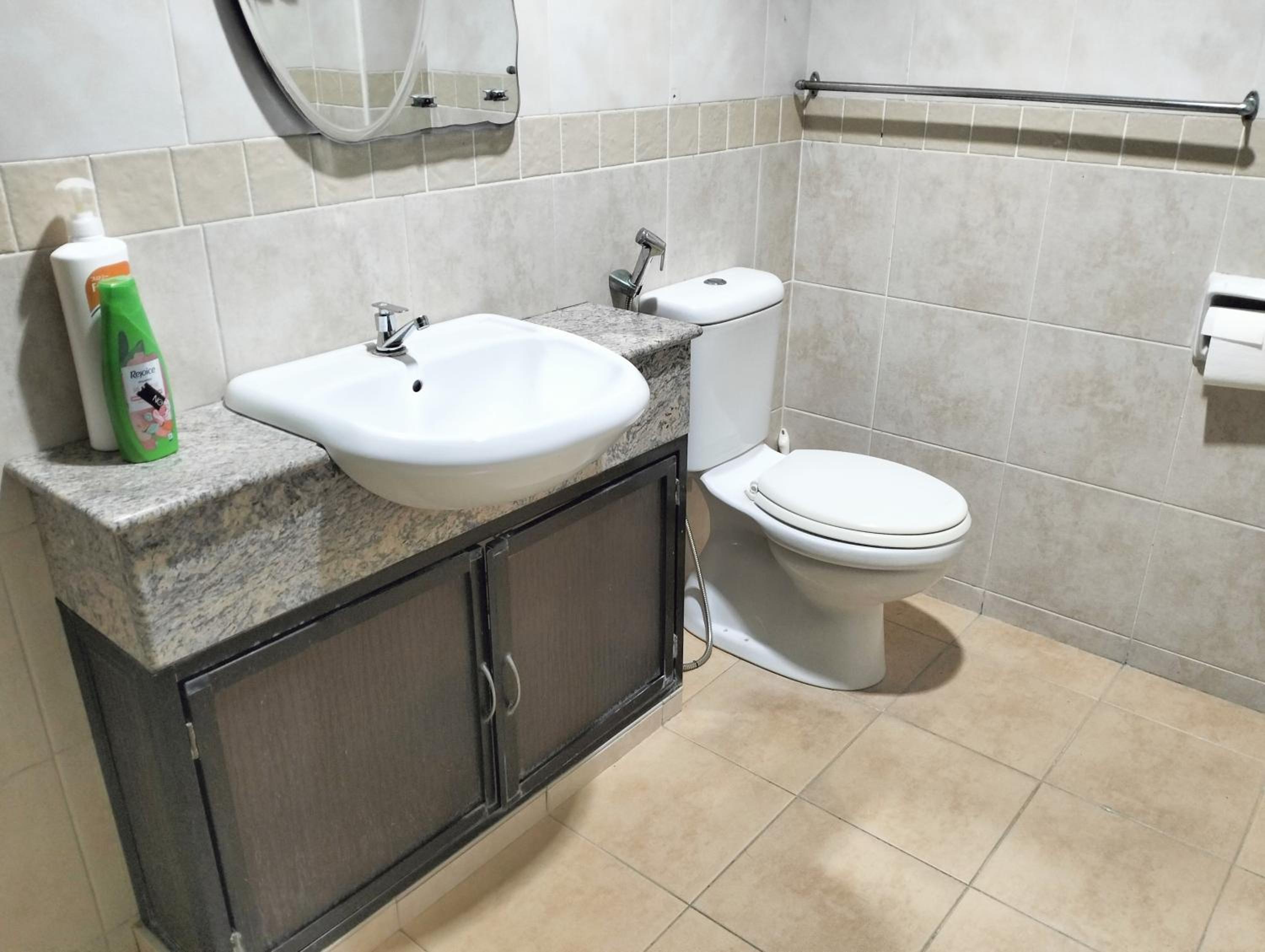 JB Austin Perdana Homestay@Simple Comfy For 11pax