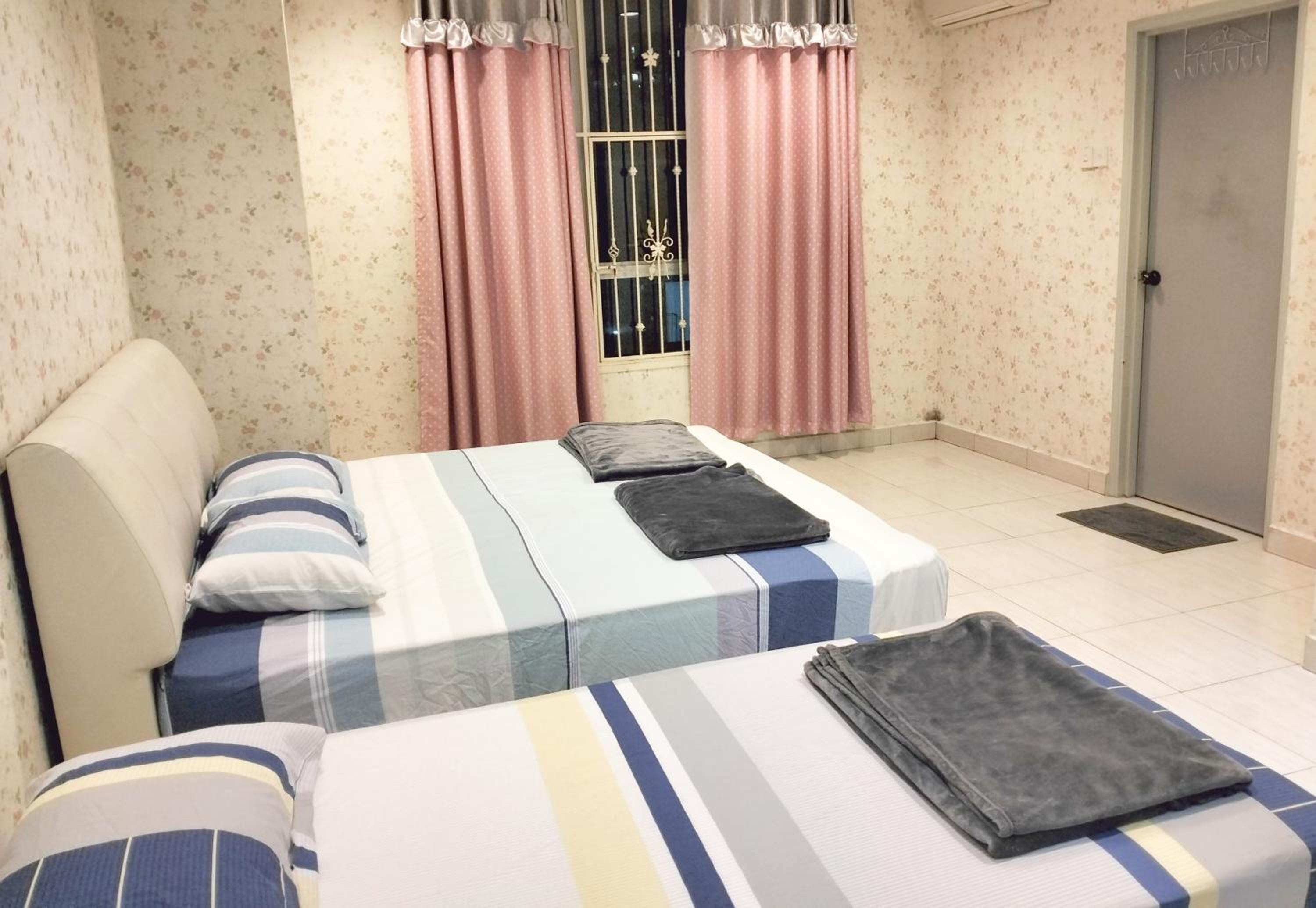 JB Austin Perdana Homestay@Simple Comfy For 11pax