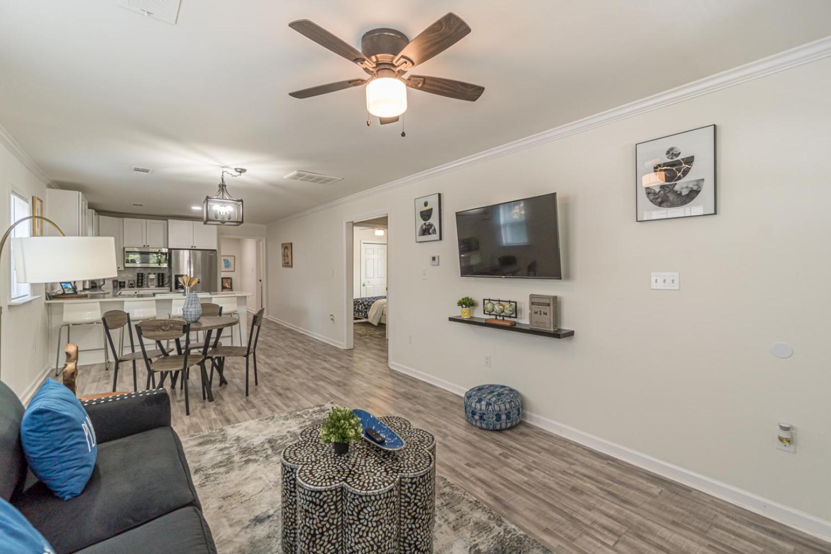 Modern Chique Pittsburgh Stay - 10 Mins to Midtown view 4