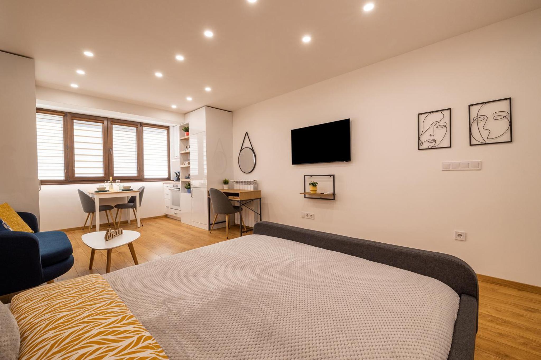 Luxury Studio Living High-End Amenities and Great Location by Flat Mаnager