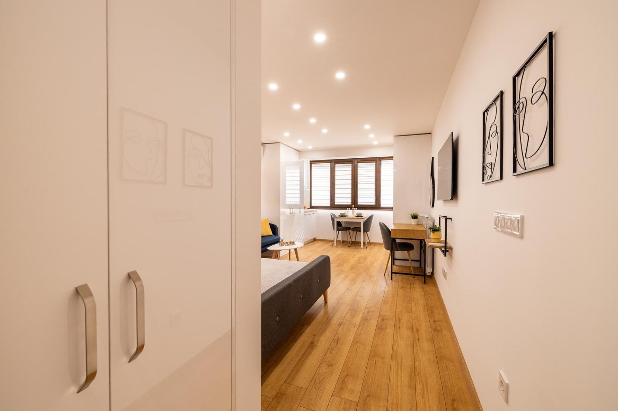 Luxury Studio Living High-End Amenities and Great Location by Flat Mаnager
