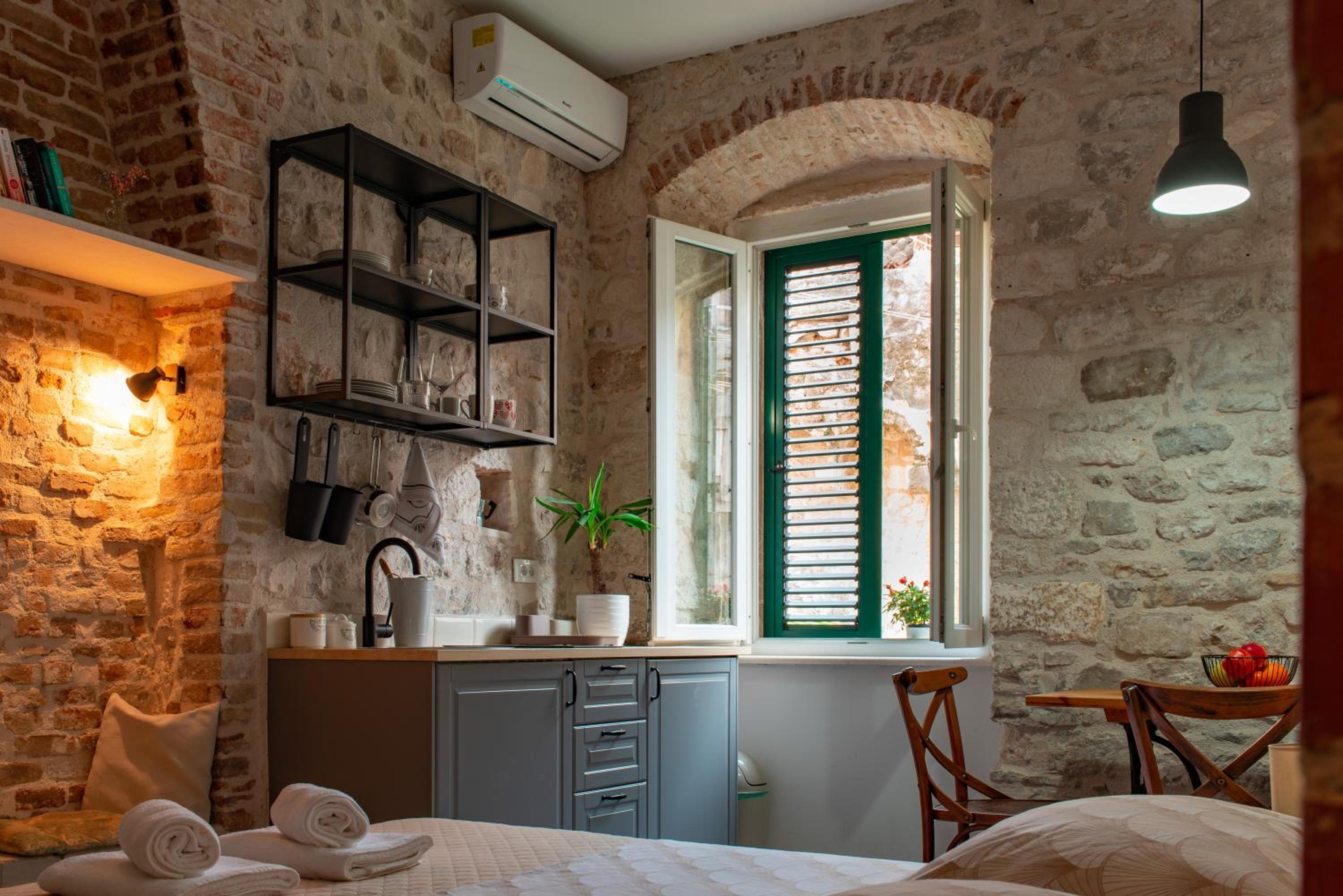 Rooms and Apartments Djanovic