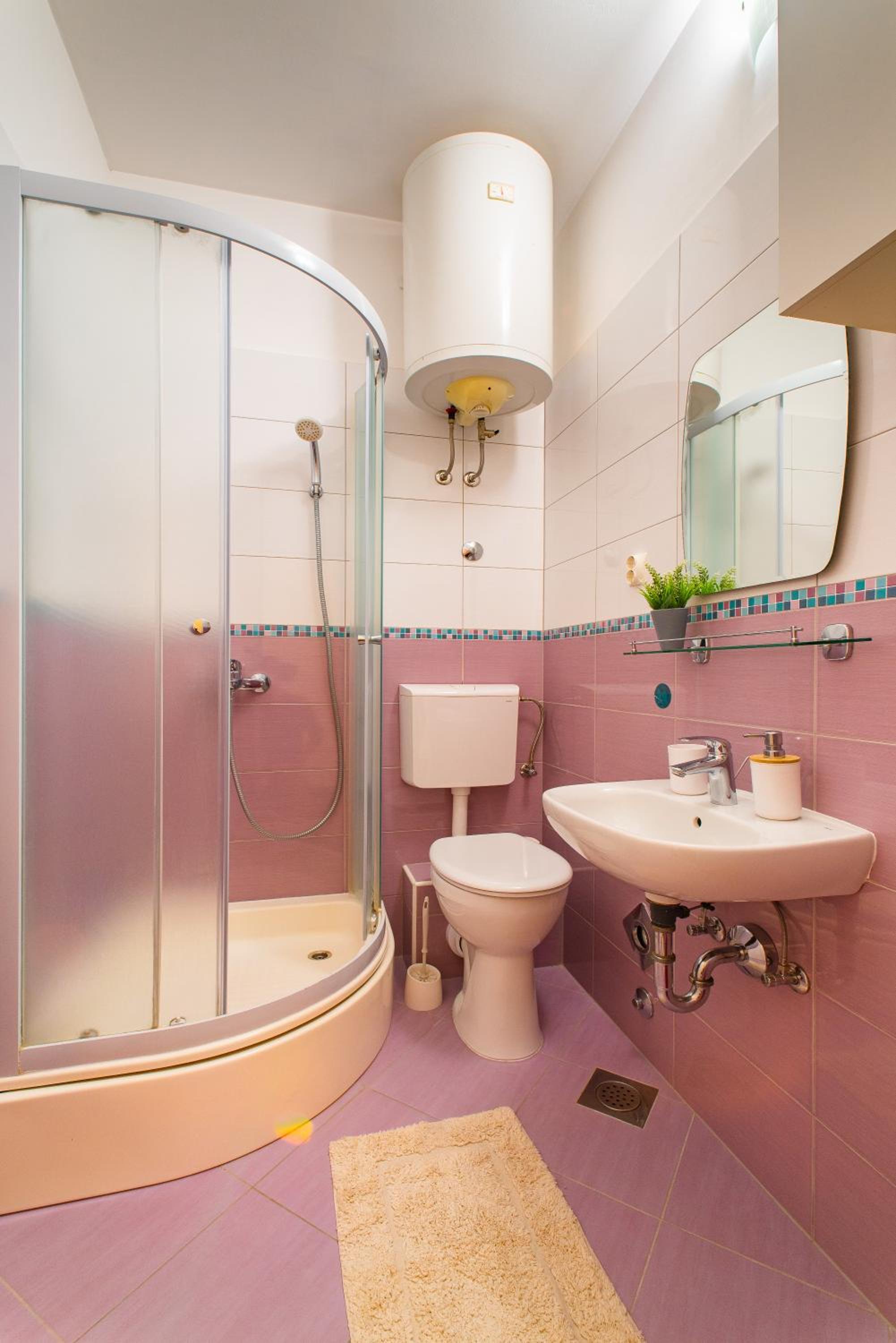 Rooms and Apartments Djanovic