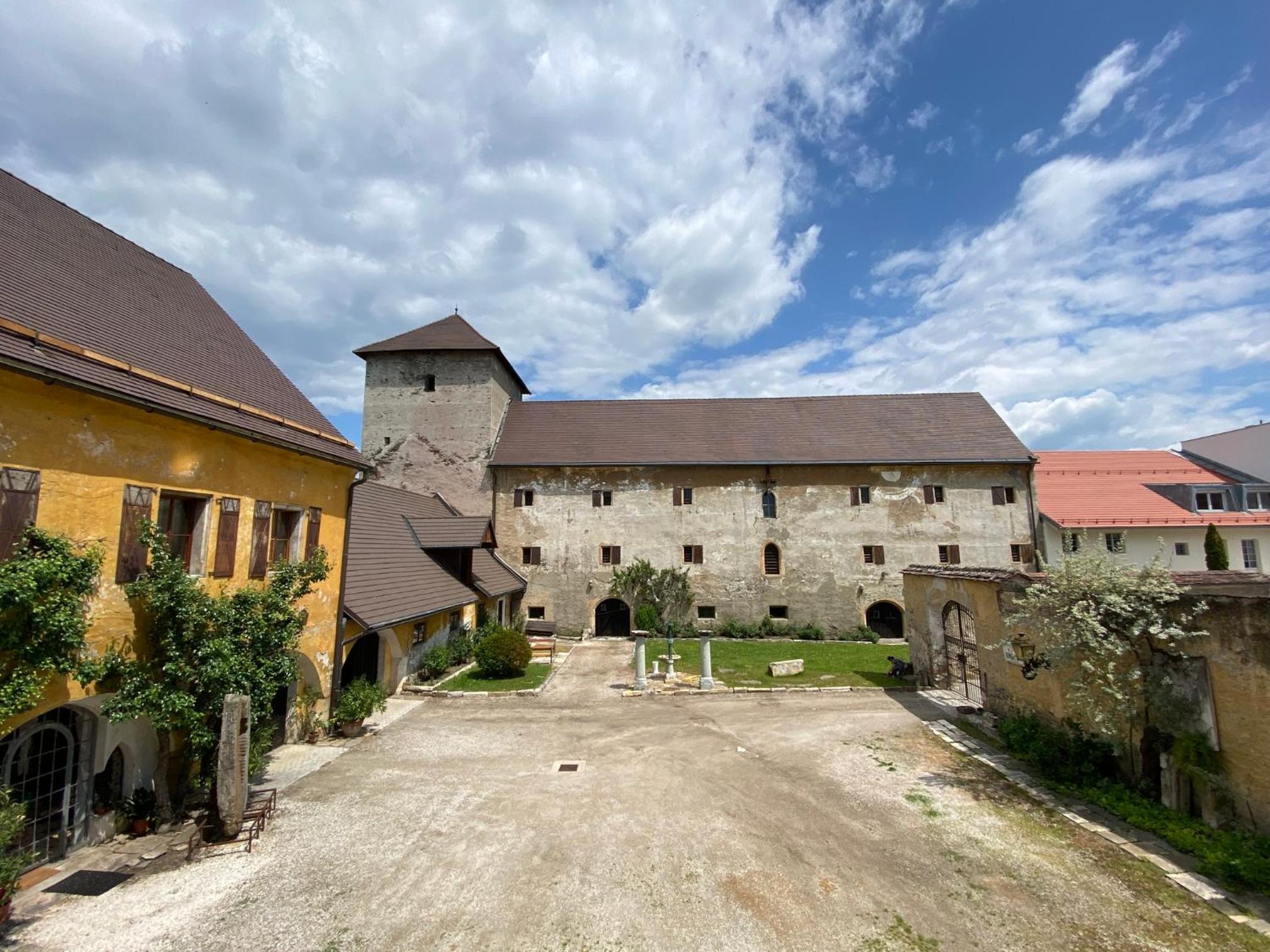 Burg St. Veit, Wohnen mit Charme