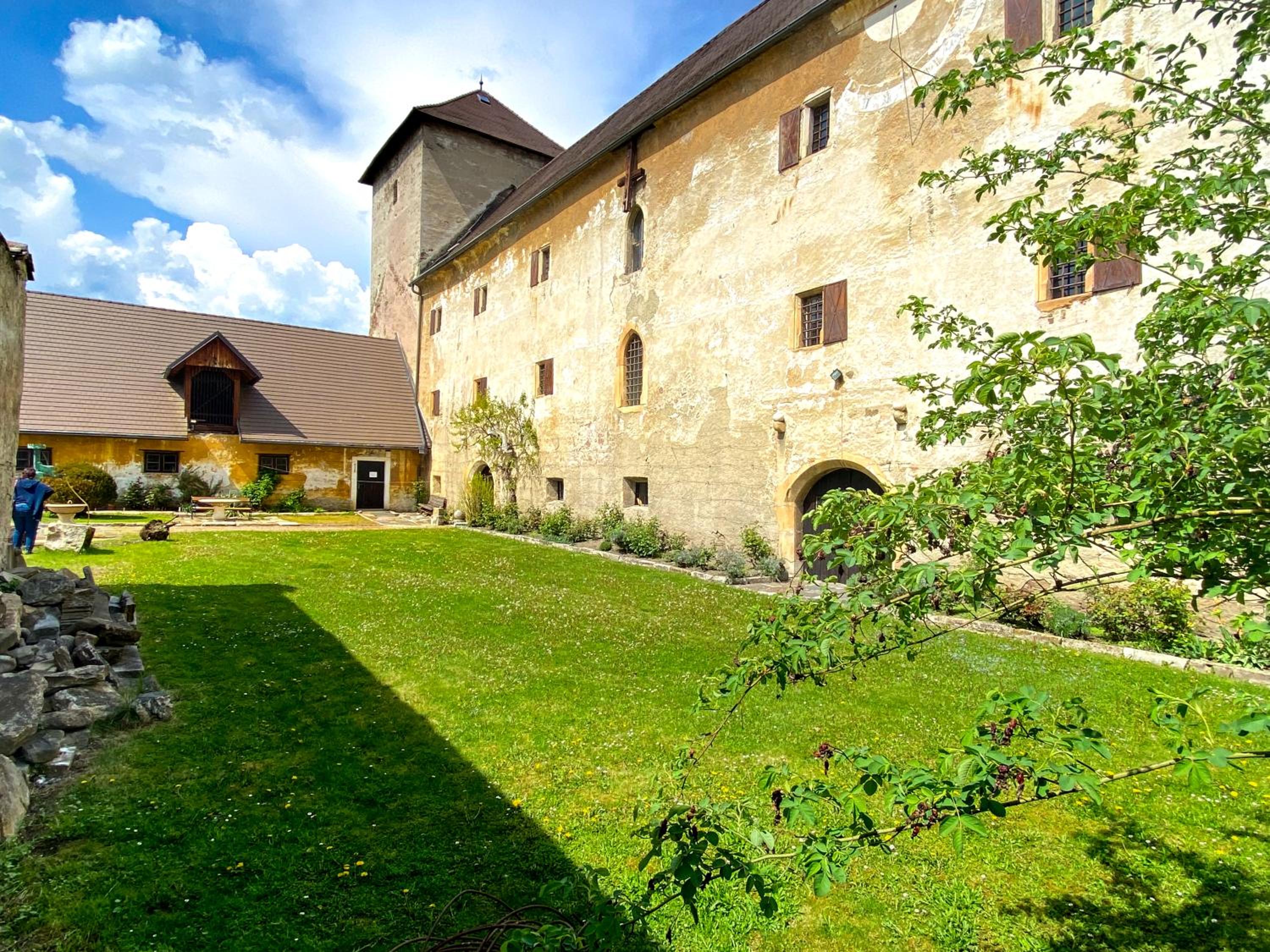 Burg St. Veit, Wohnen mit Charme