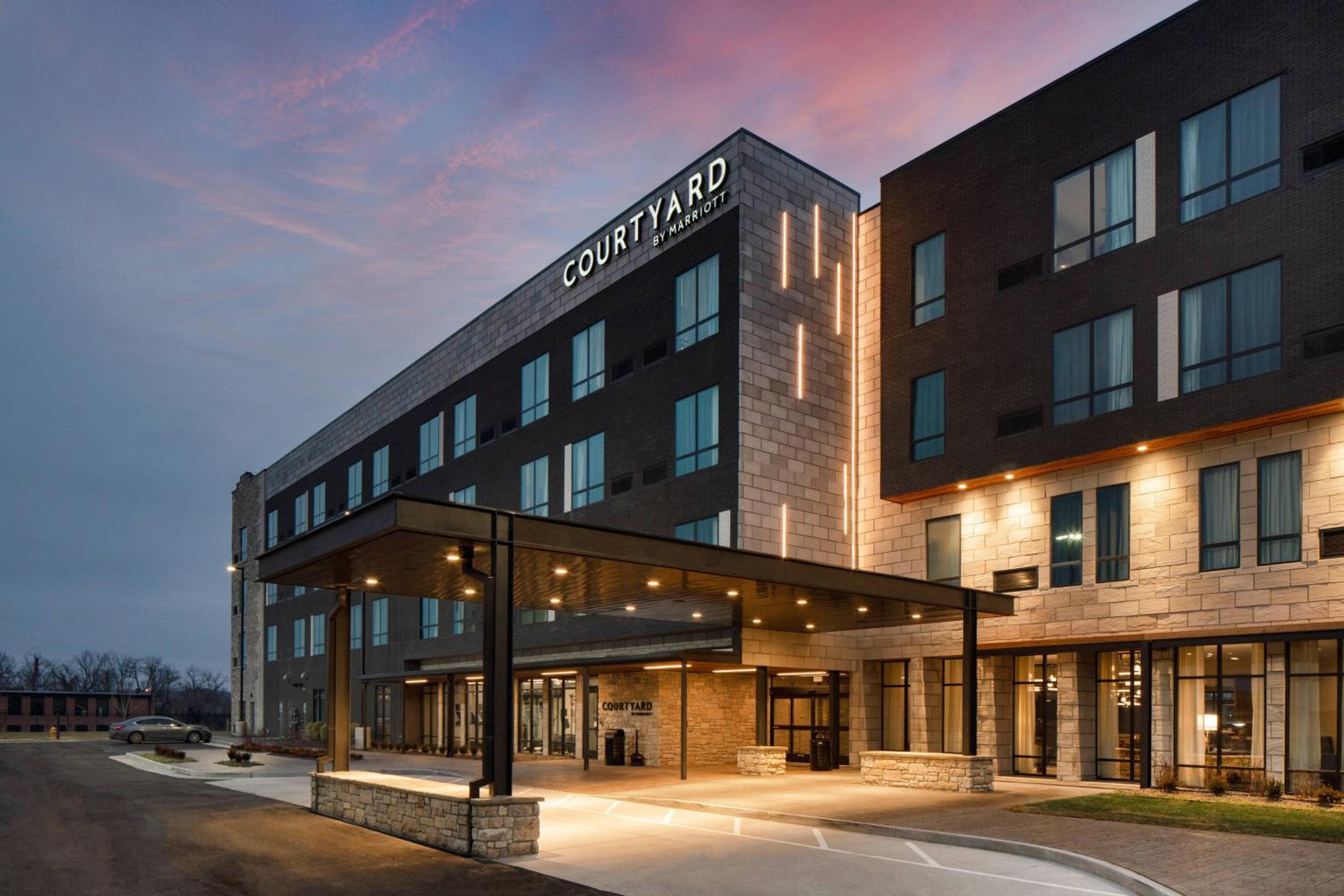Jefferson City Vacations - Courtyard by Marriott Jefferson City - Property Image 1