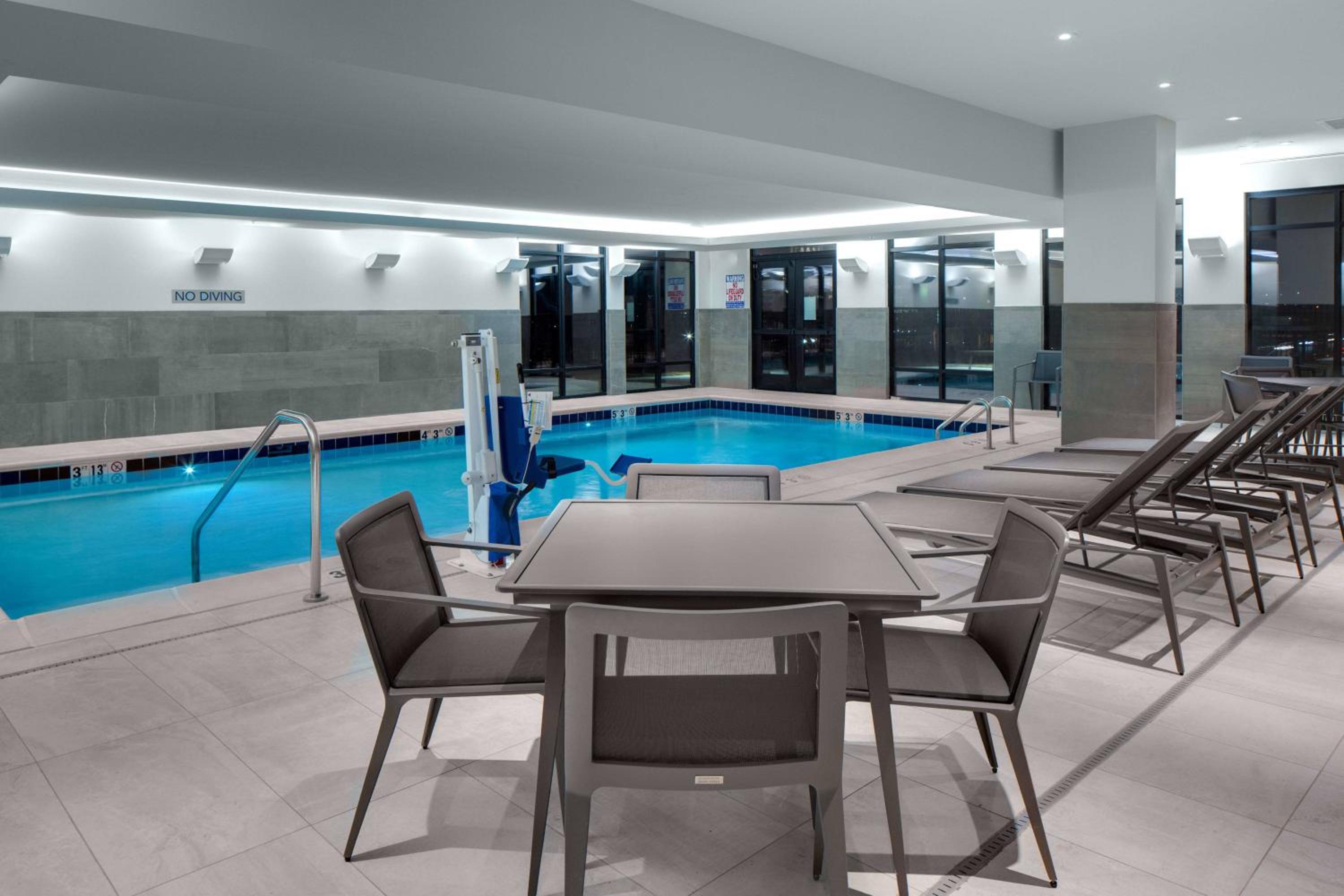 Jefferson City Vacations - Courtyard by Marriott Jefferson City - Property Image 12