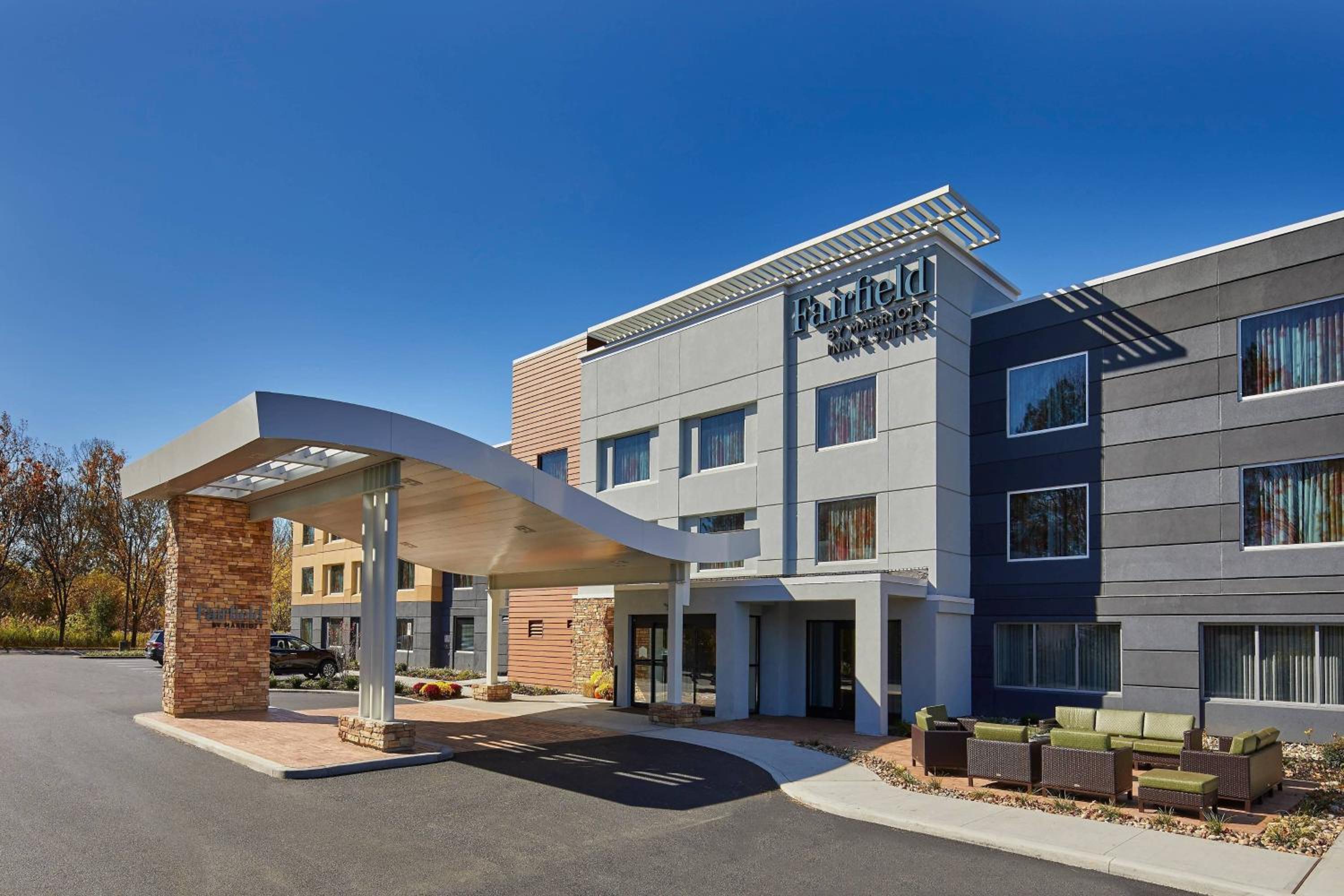 Hotel Fairfield Inn & Suites by Marriott Albany Airport - Image 1