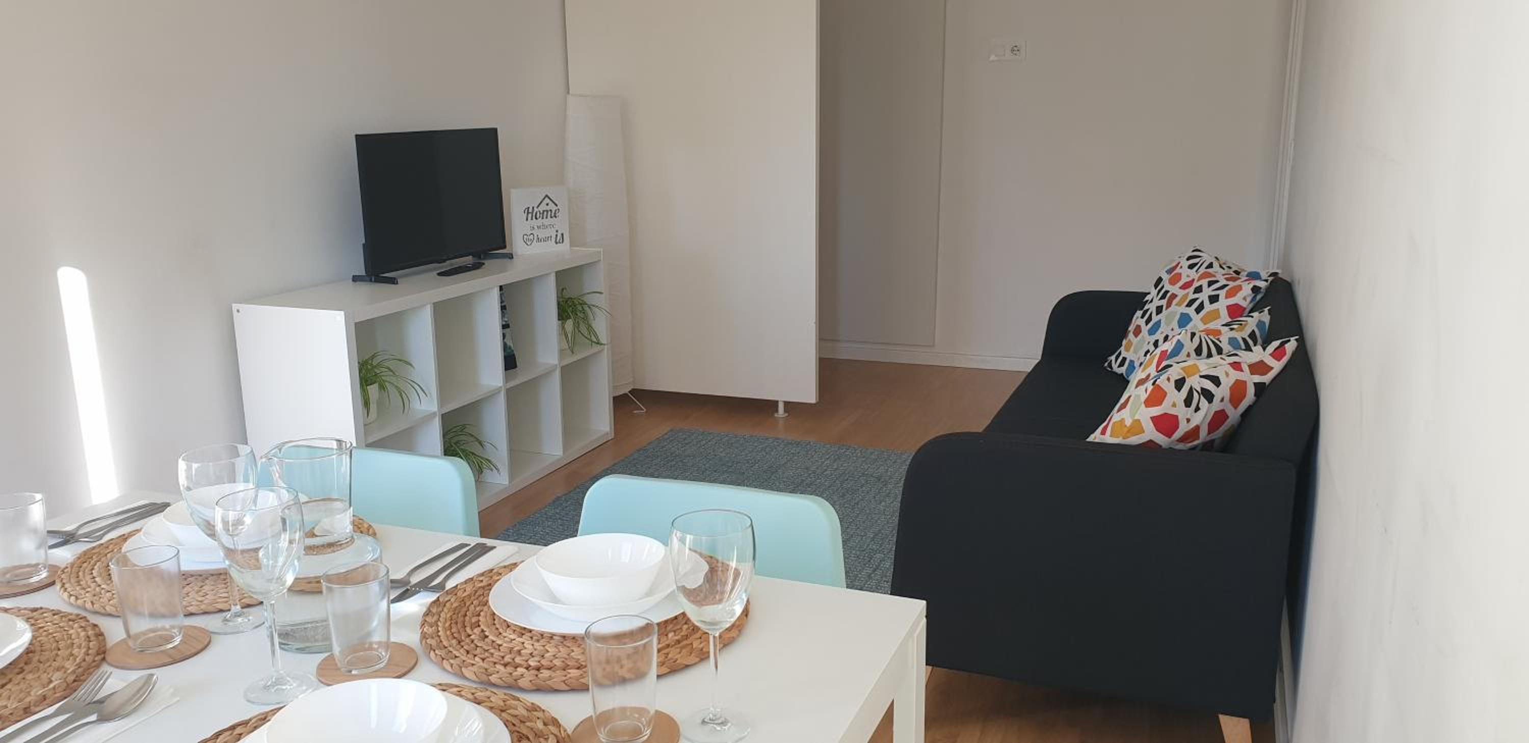 Free parking & Self check-in & 5min walk subway