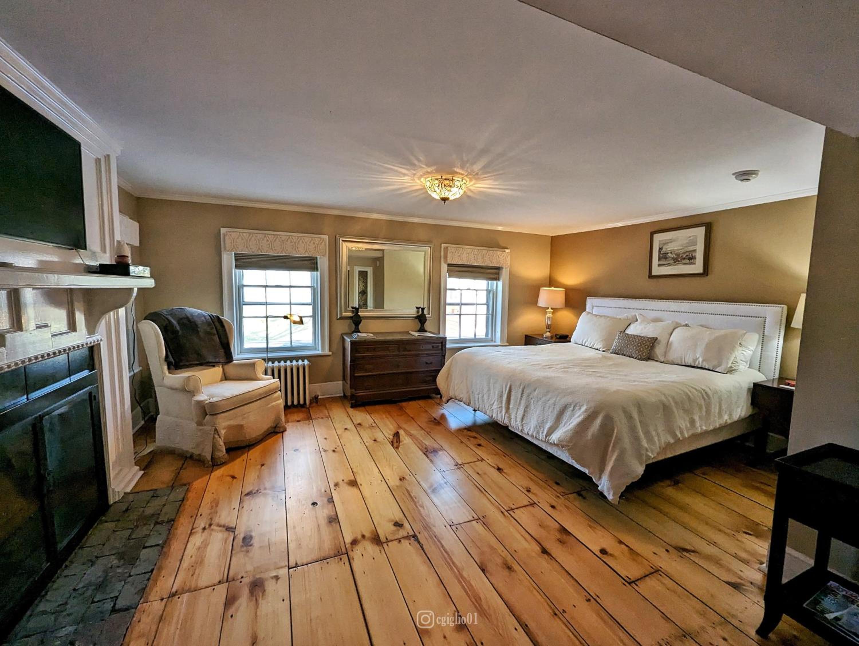 Cromwell Manor Inn - Property Image 9