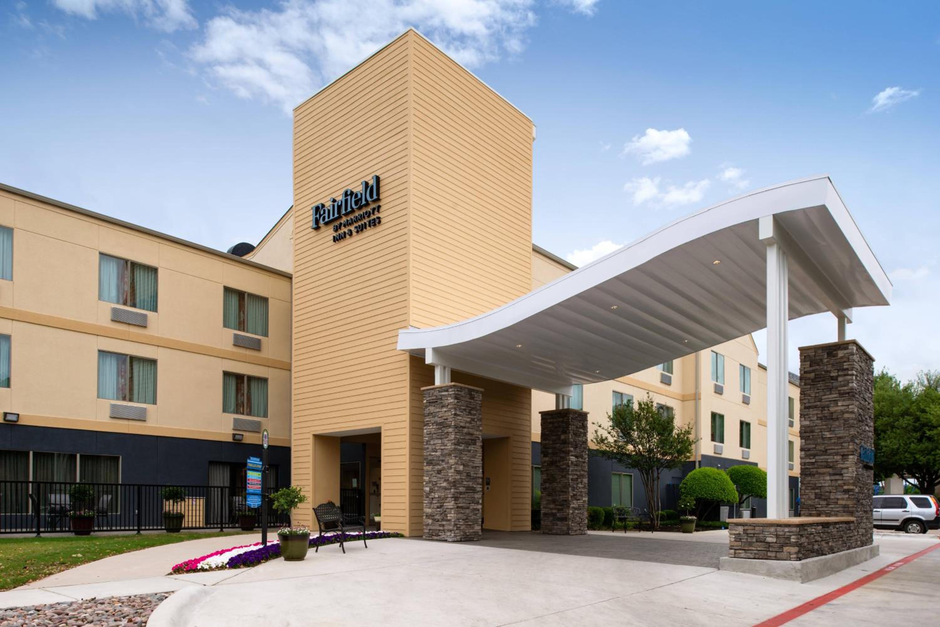 Hotel Fairfield Inn Arlington Near Six Flags - Image 1