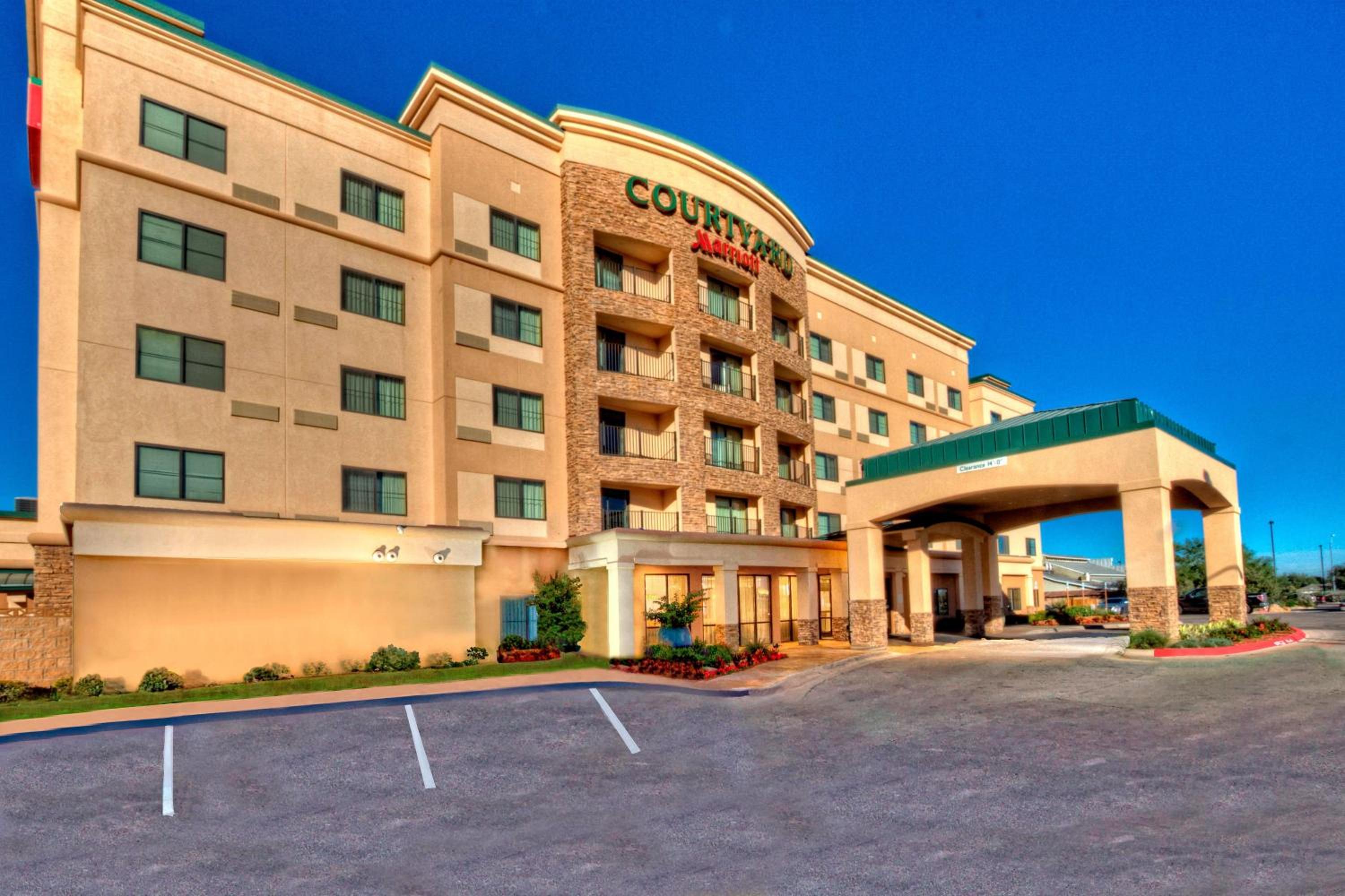 Hotel Courtyard by Marriott Midland - Image 1