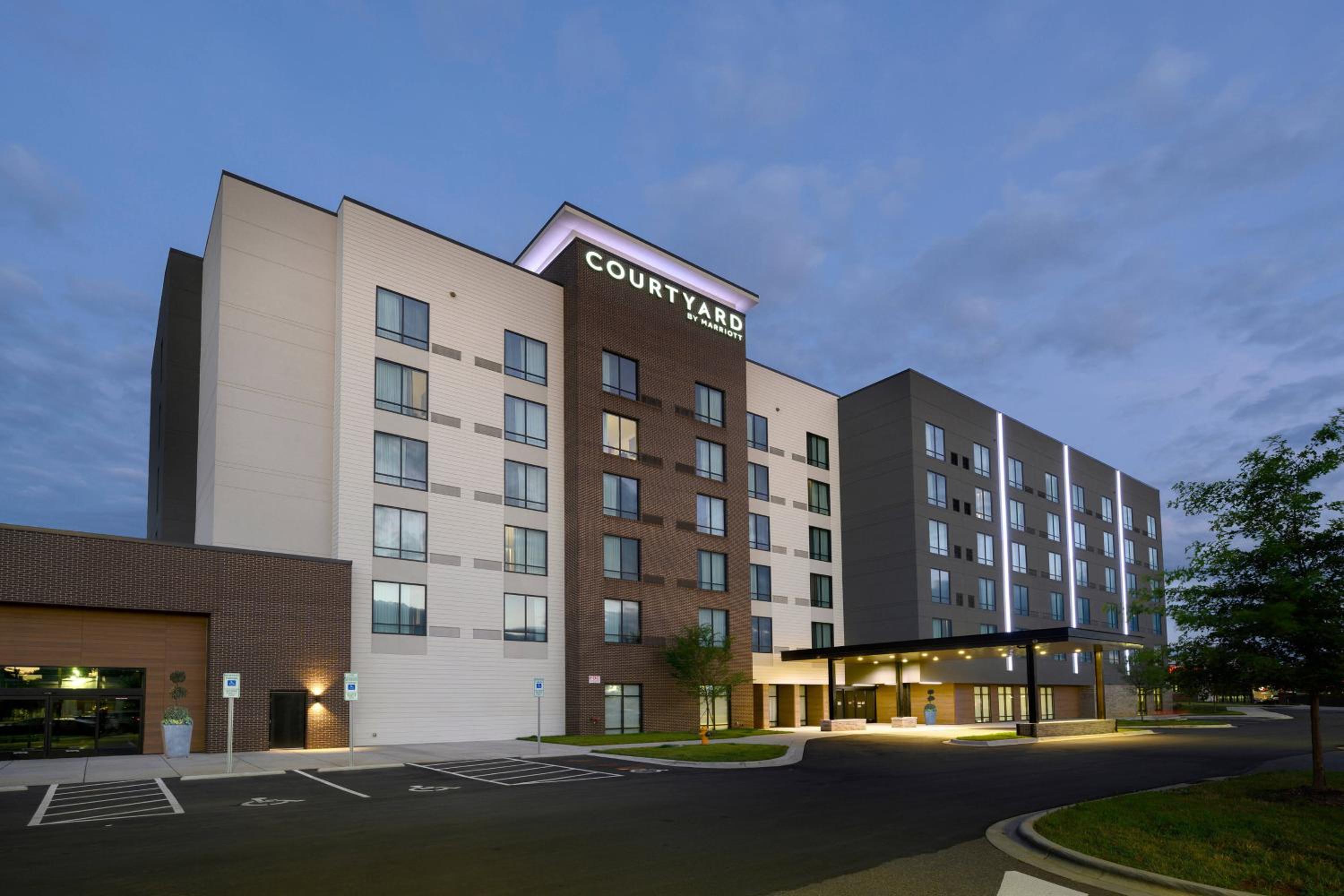 Charlotte Vacations - Courtyard by Marriott Charlotte Waverly - Property Image 1
