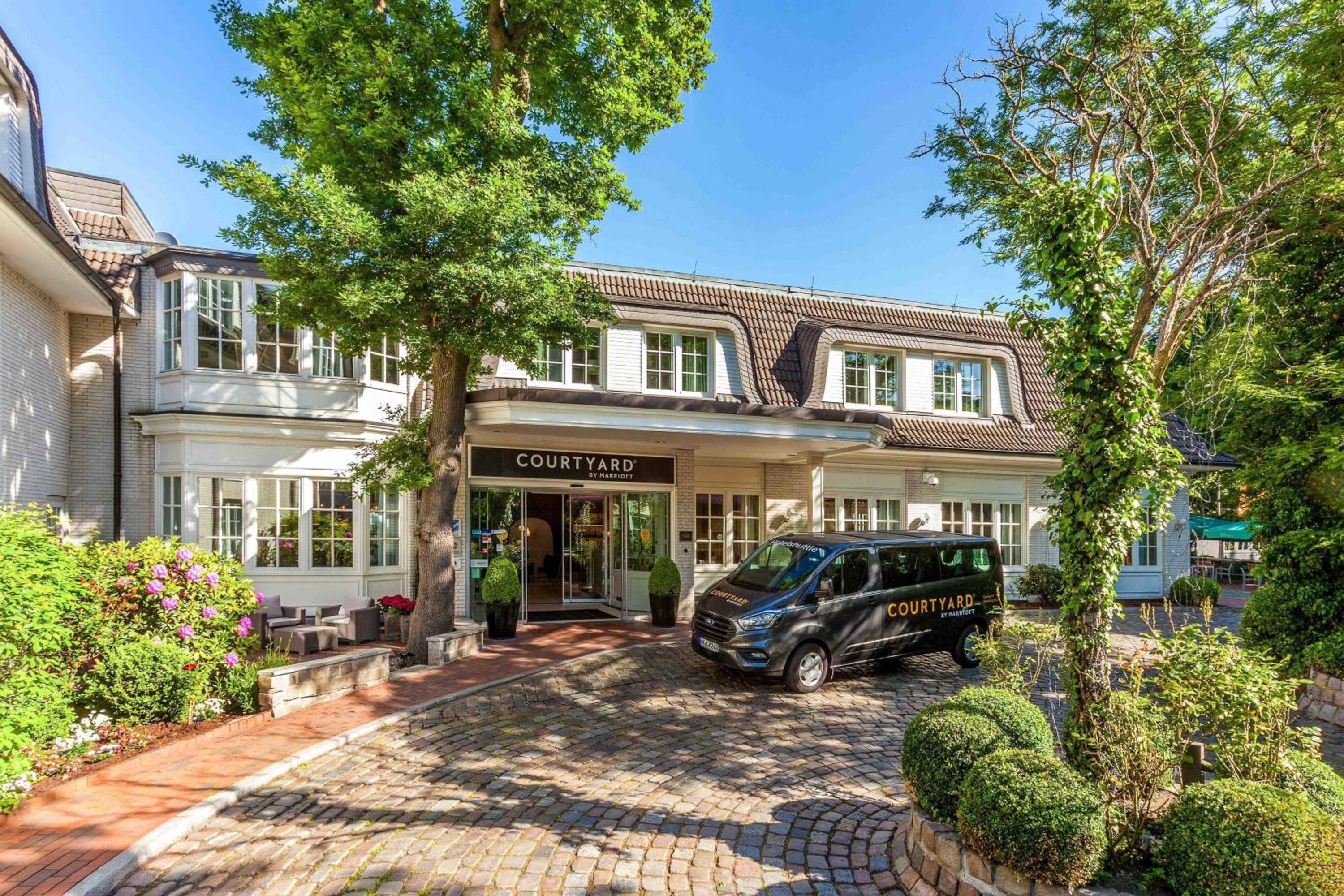 Hotel Courtyard by Marriott Hamburg Airport - Image 1