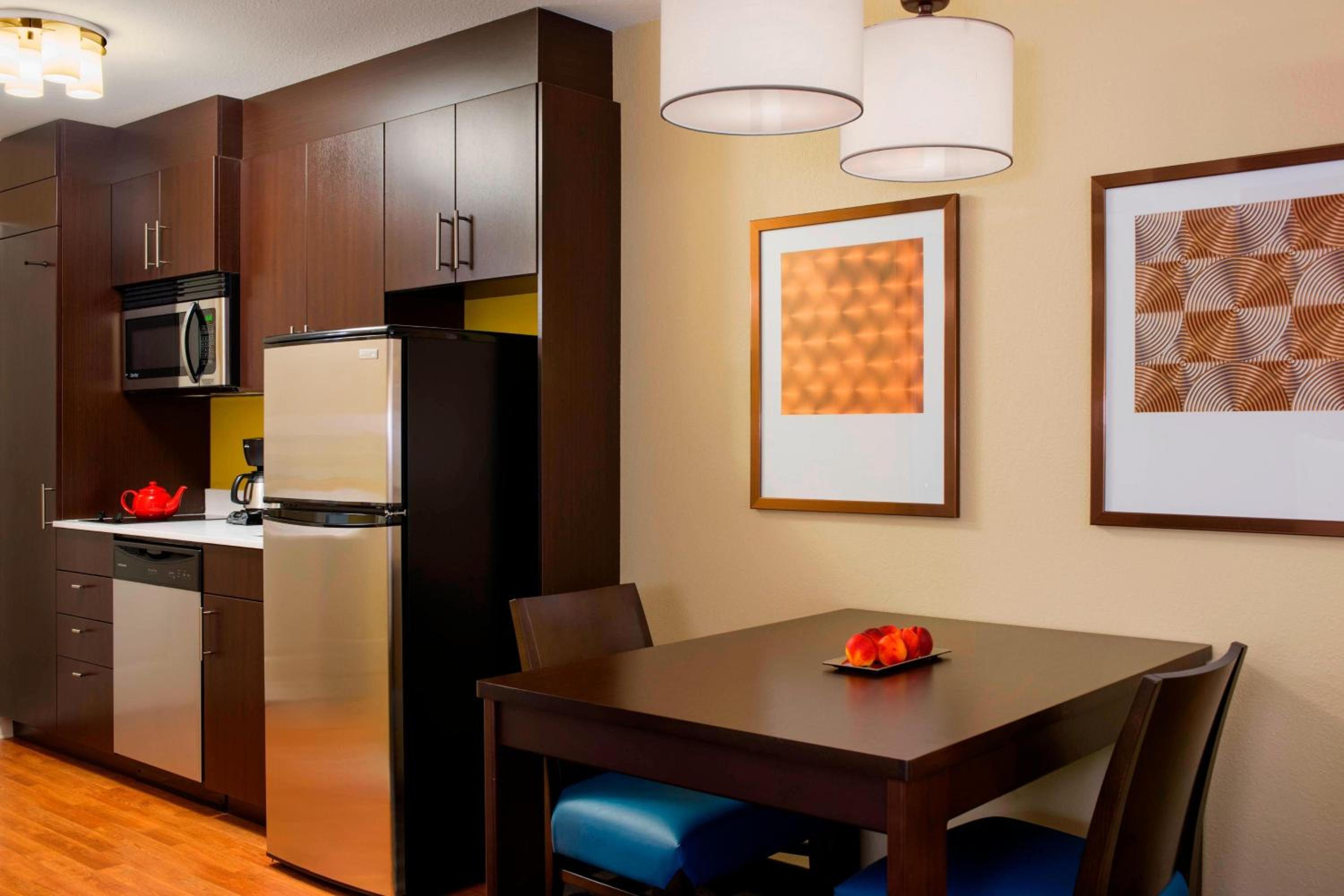Red Deer Vacations - TownePlace Suites by Marriott Red Deer - Property Image 5