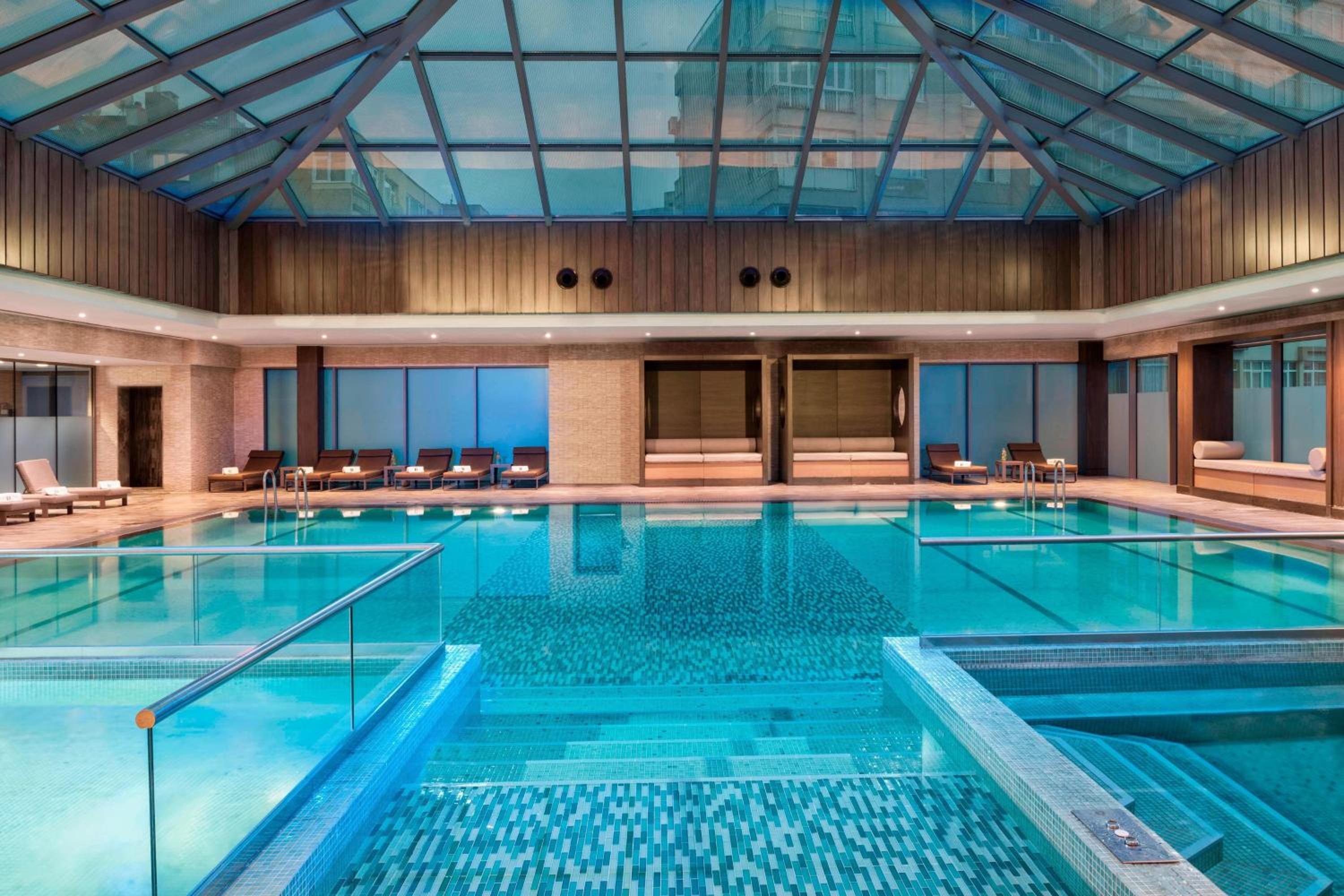 Renaissance İstanbul Polat Bosphorus Otel - Image 15