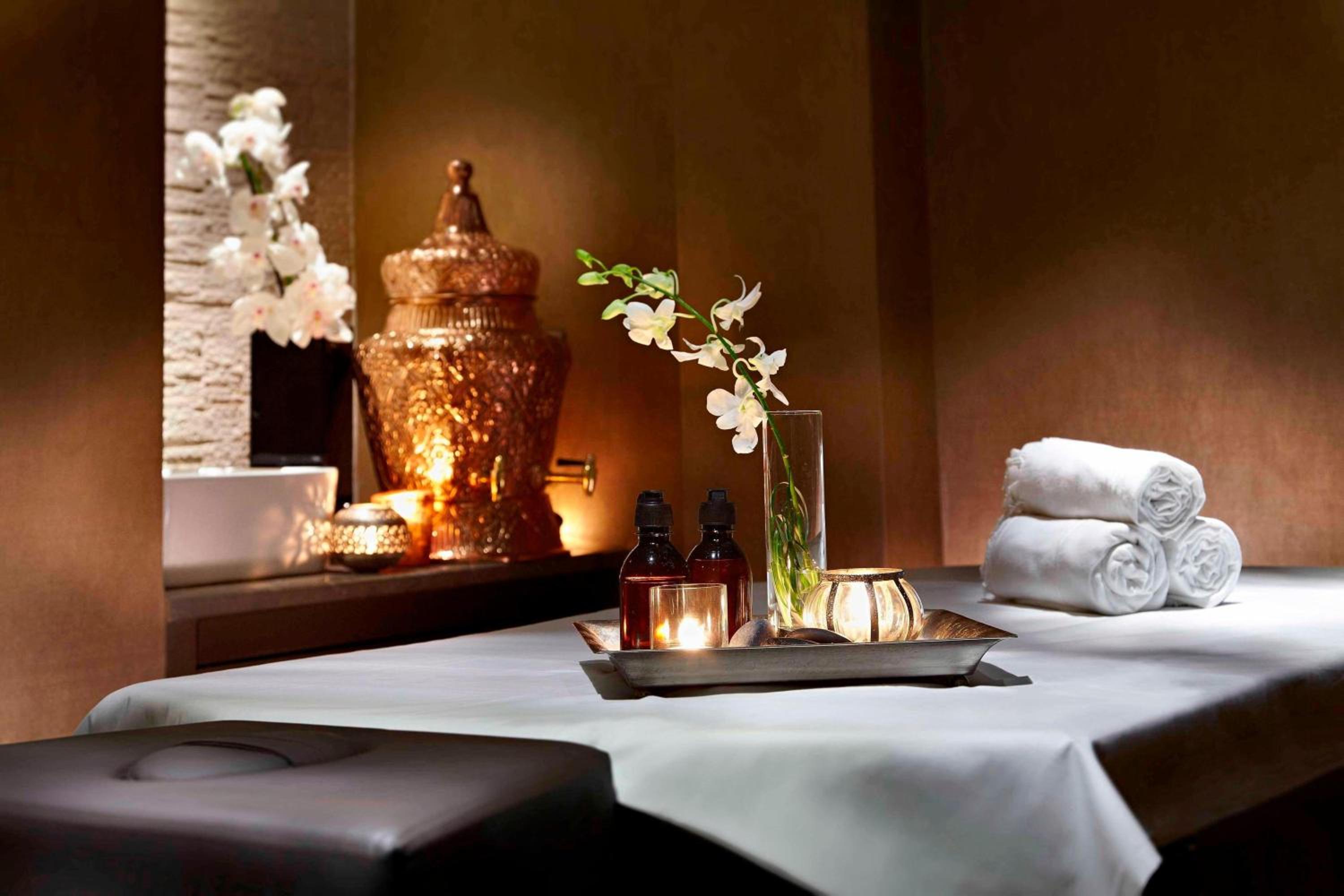 Renaissance İstanbul Polat Bosphorus Otel - Image 37