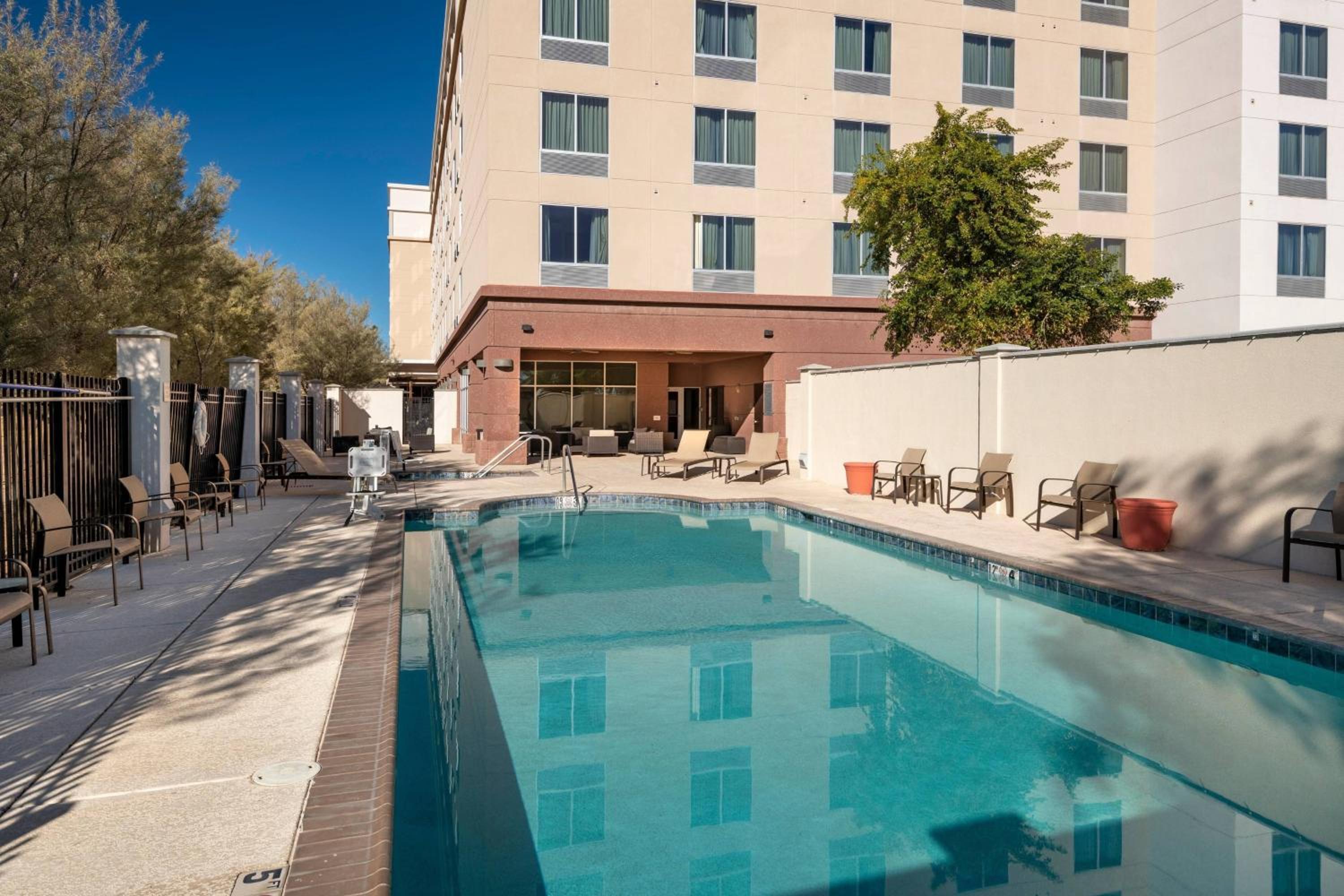 Fairfield Inn and Suites Phoenix Chandler Fashion Center - Property Image 13