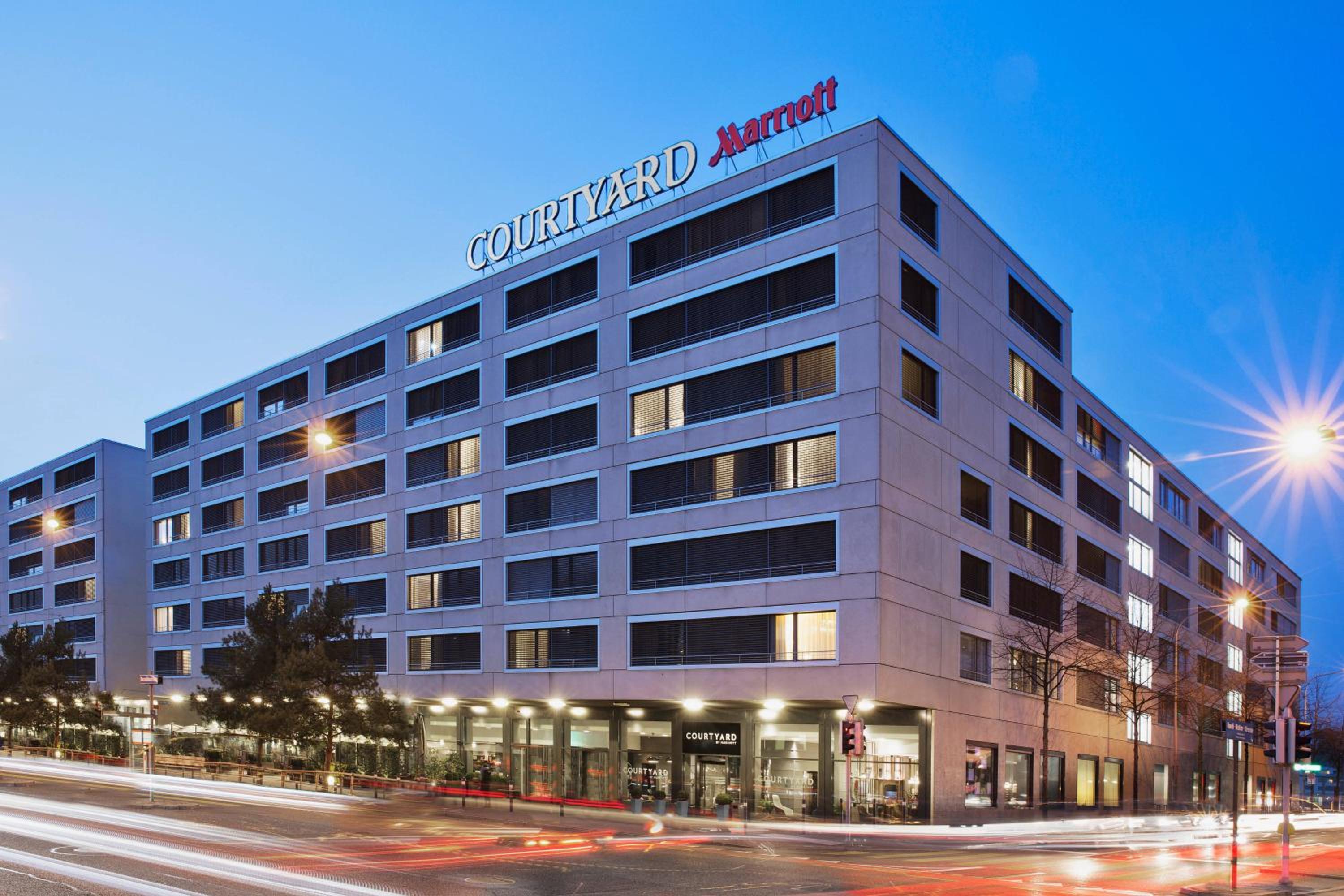 Hotel Courtyard by Marriott Zurich North - Image 1