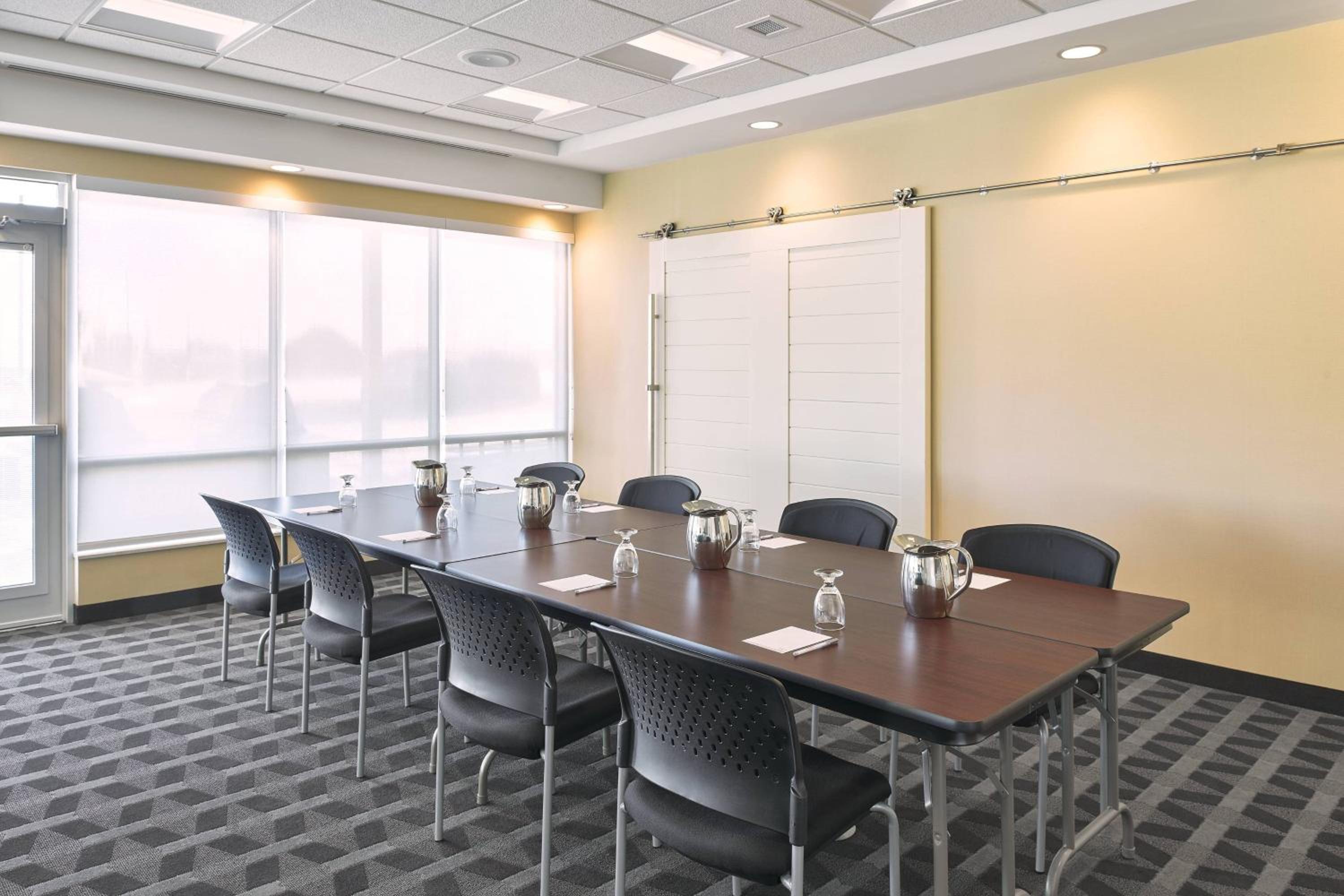 Medicine Hat Vacations - TownePlace Suites by Marriott Medicine Hat - Property Image 2