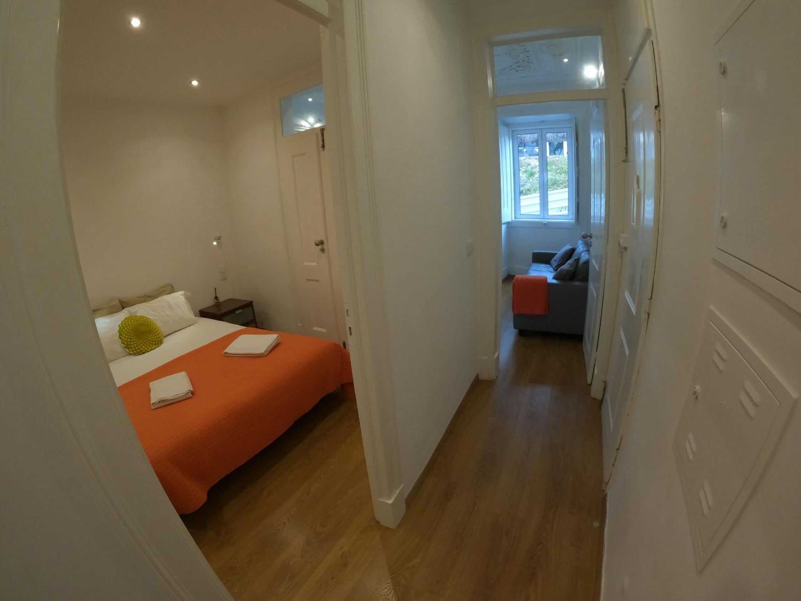 Lisbon, renewed T1 apartment with pateo near Martires da Patria view 5