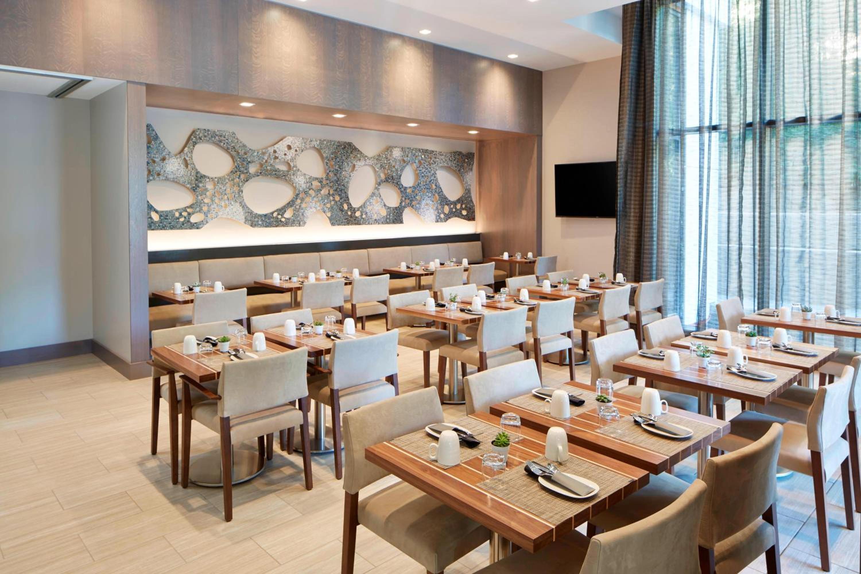 AC Hotel by Marriott Seattle Bellevue/Downtown - Property Image 11