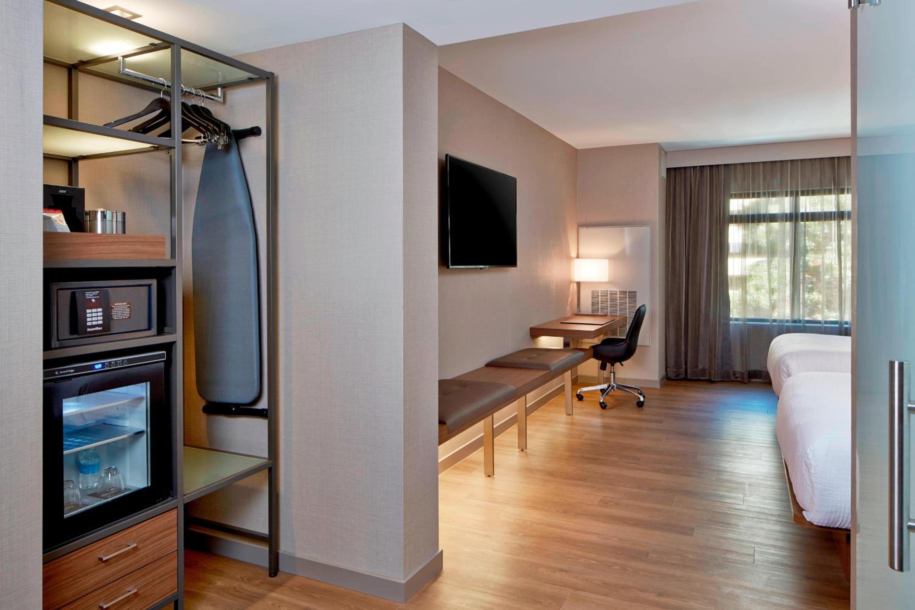 AC Hotel by Marriott Seattle Bellevue/Downtown - Property Image 4