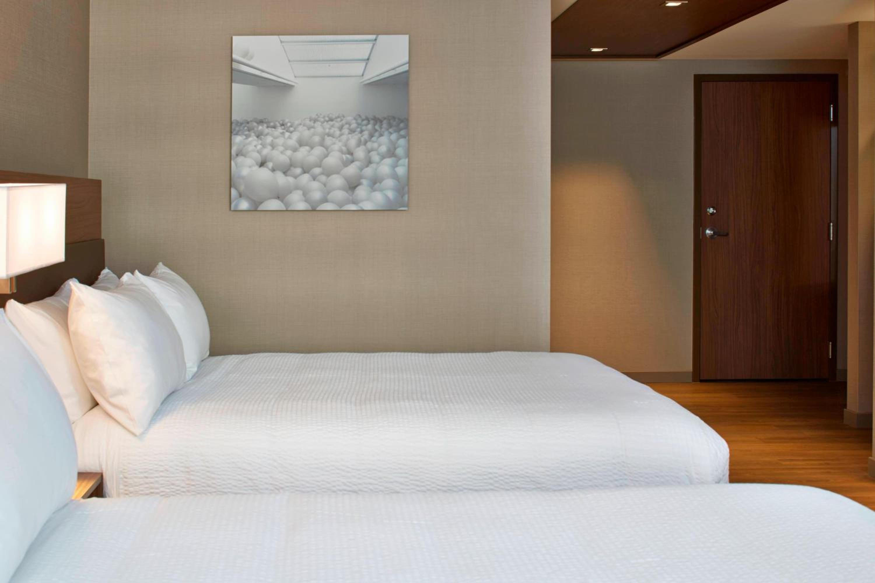 AC Hotel by Marriott Seattle Bellevue/Downtown - Property Image 6