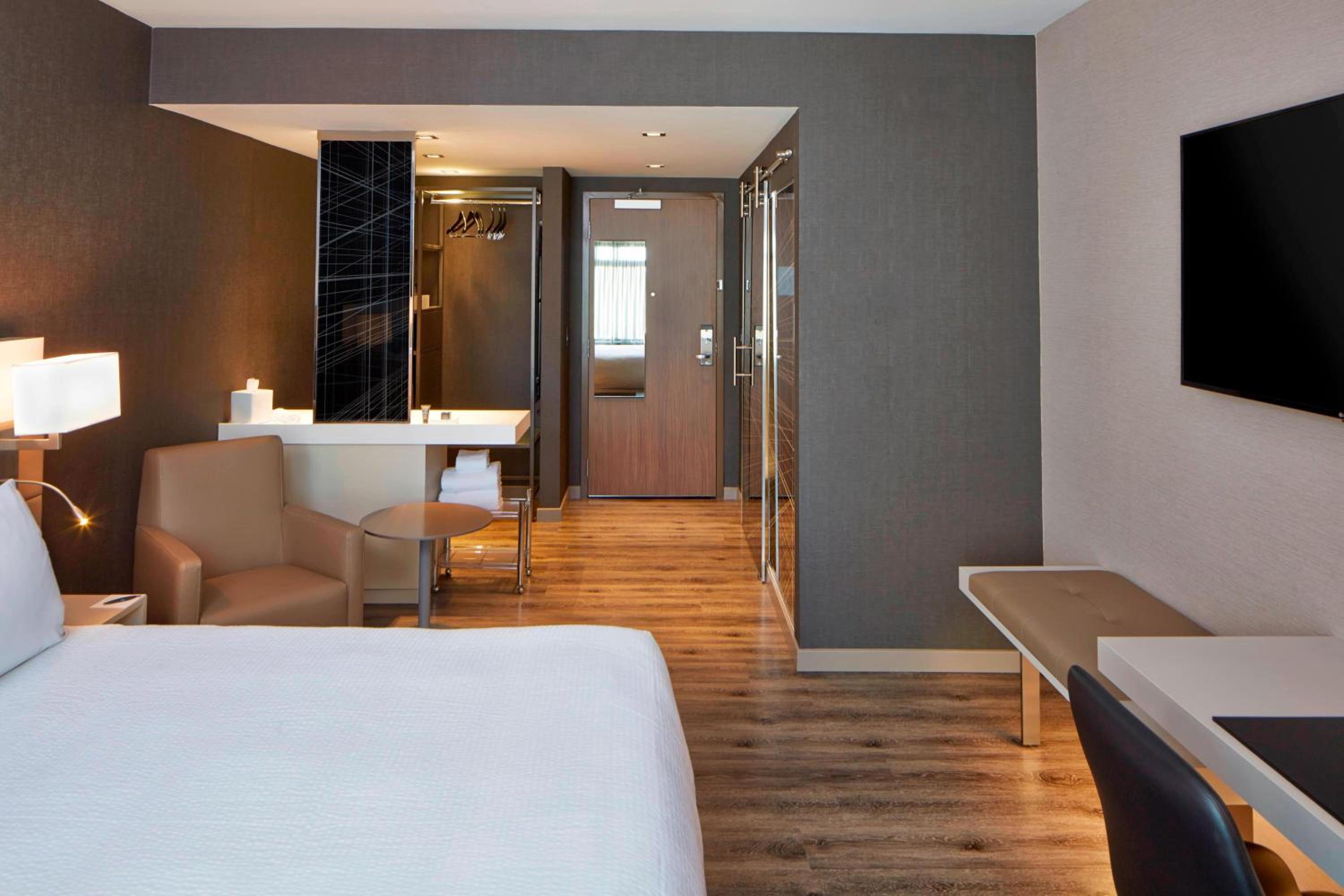 AC Hotel by Marriott Seattle Bellevue/Downtown - Property Image 8