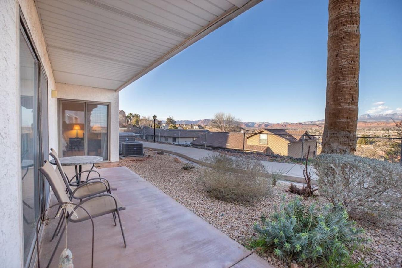 Las Palmas Retreat In Sunny St George with Pool view 3
