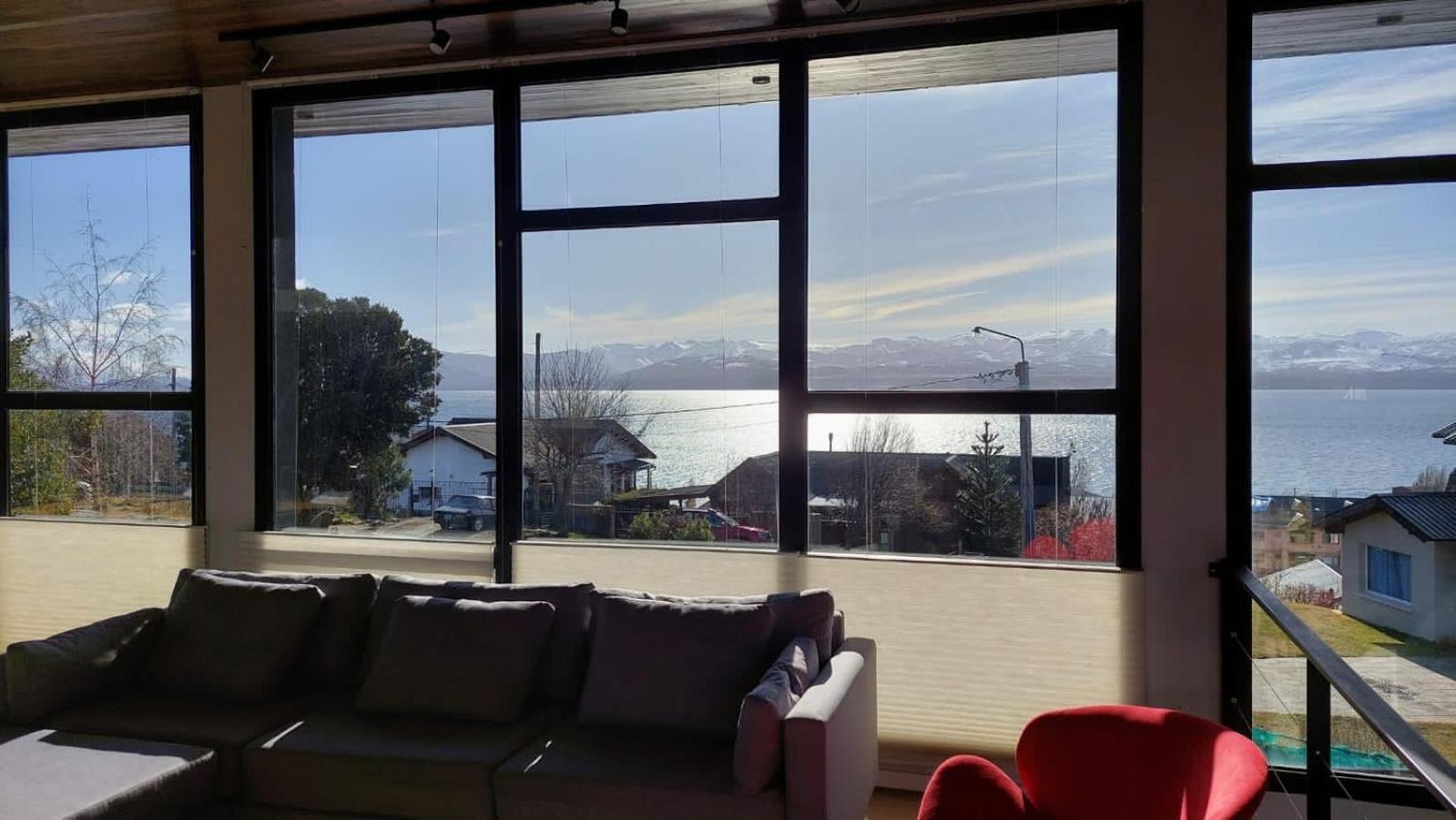 Casa Moderna con Vista al Lago