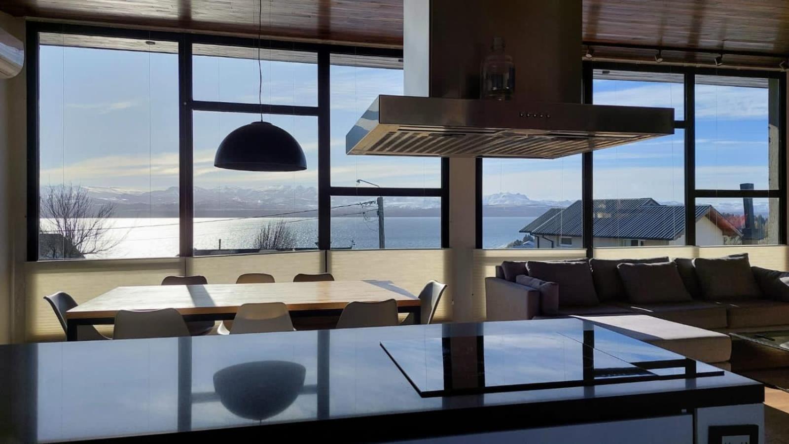 Casa Moderna con Vista al Lago