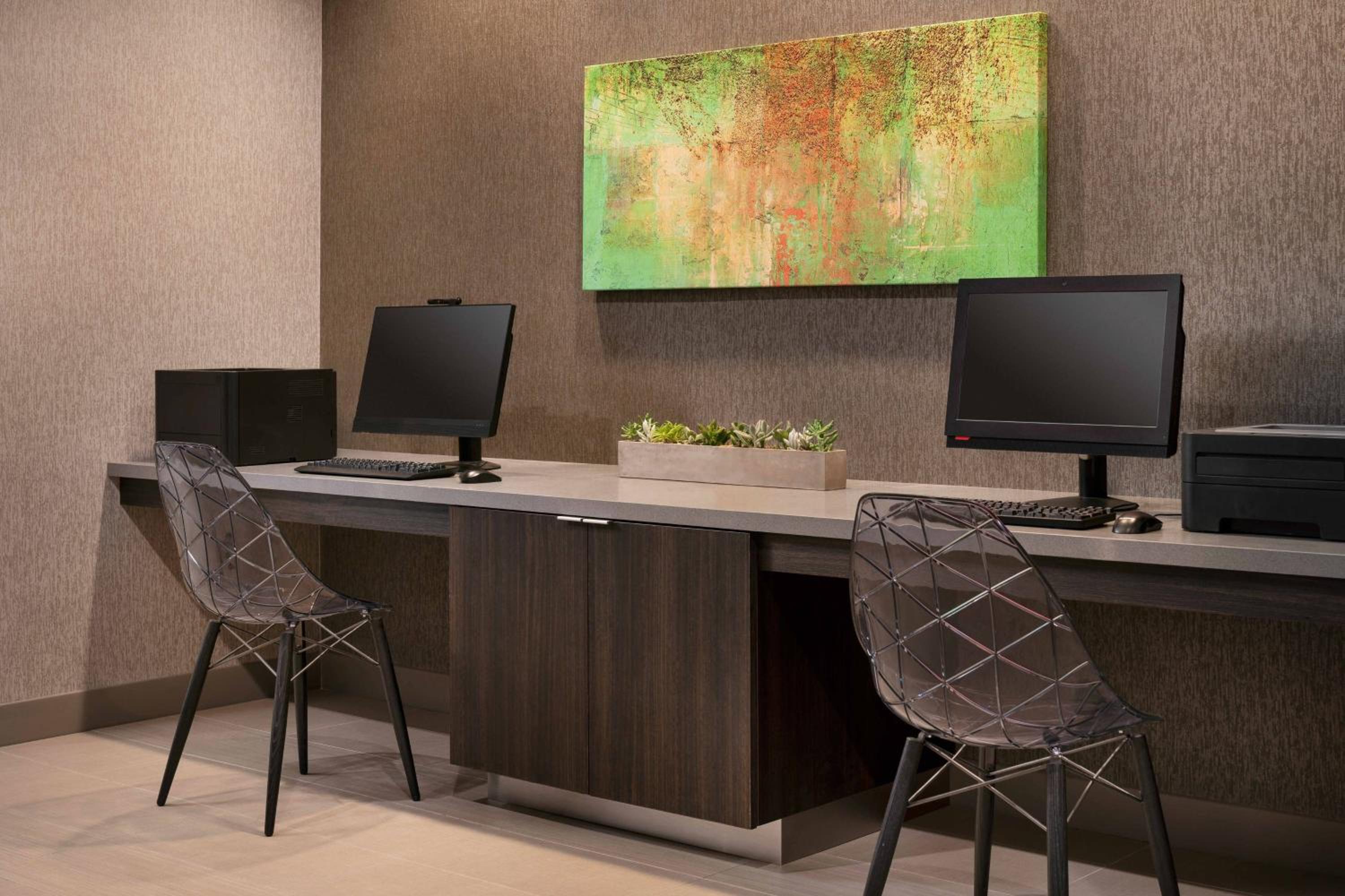 Visalia Vacations - Visalia Marriott at the Convention Center - Property Image 10
