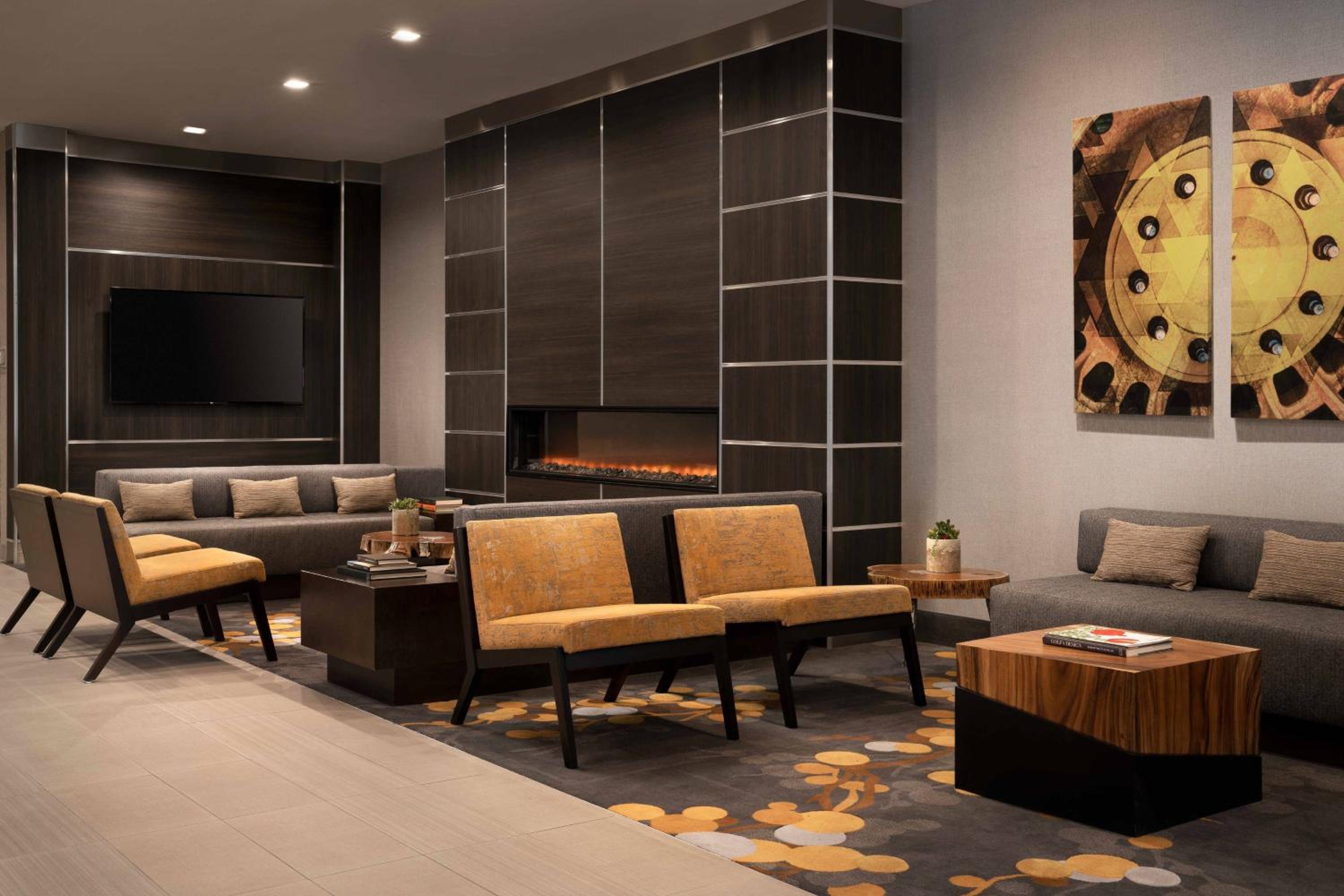 Visalia Vacations - Visalia Marriott at the Convention Center - Property Image 12